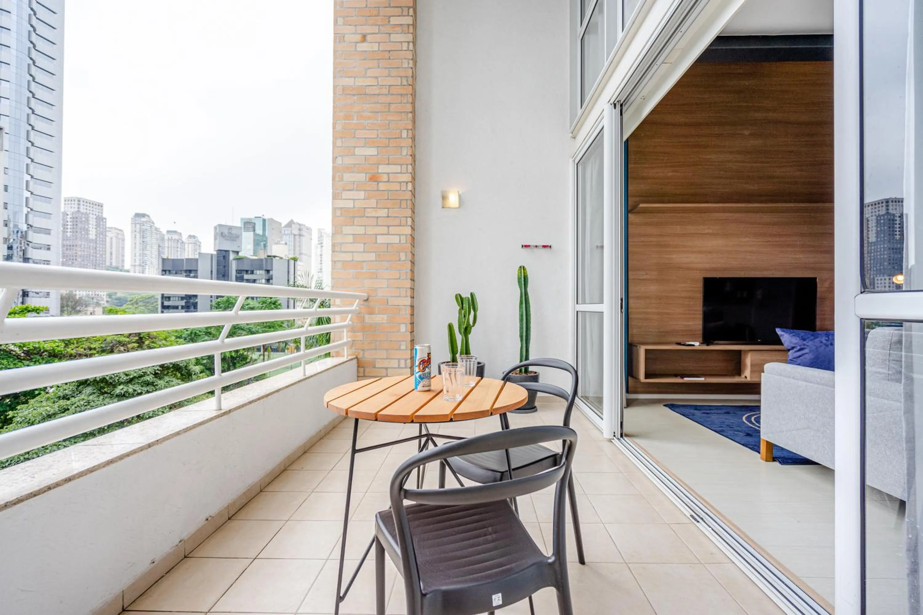 Day in Charlie NYC Berrini