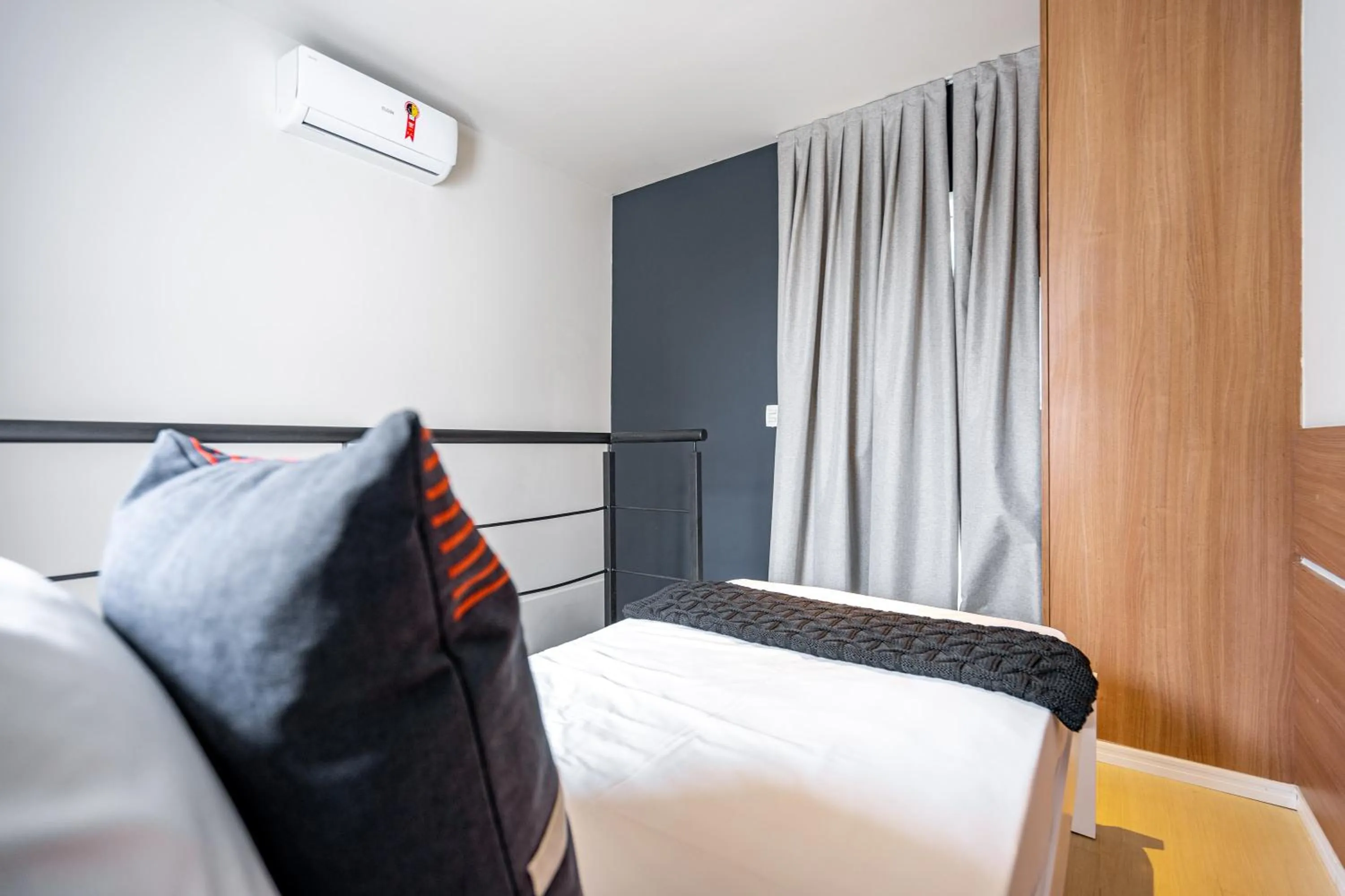 Bed in Charlie NYC Berrini