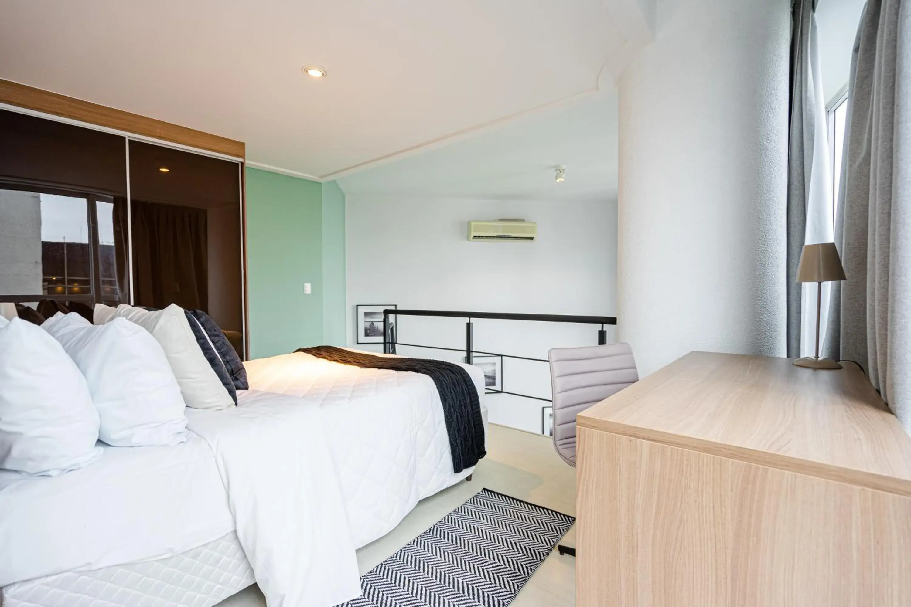 Bed in Charlie NYC Berrini Bed in Charlie NYC Berrini