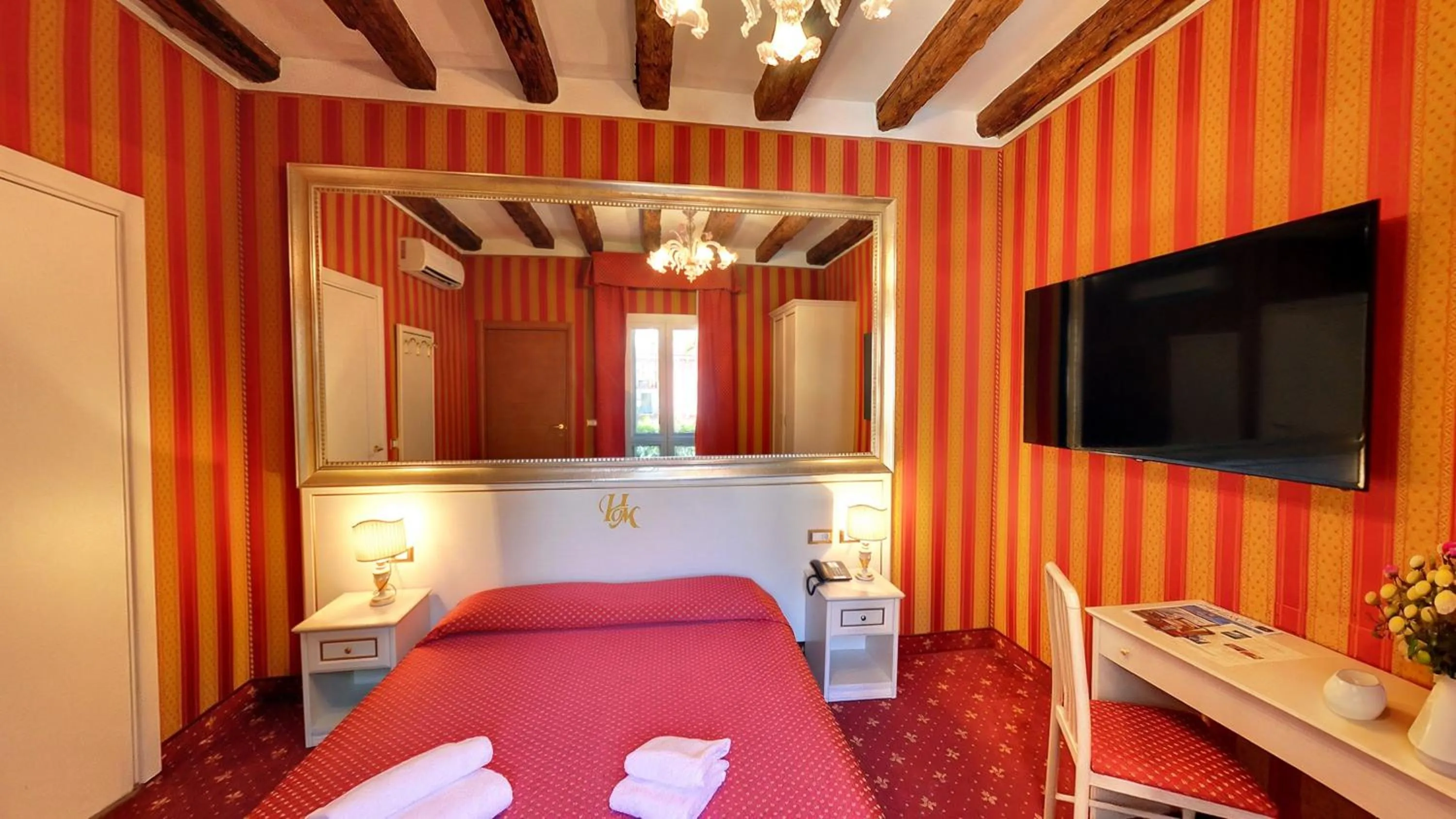 Photo of the whole room, Bed in Hotel Messner
