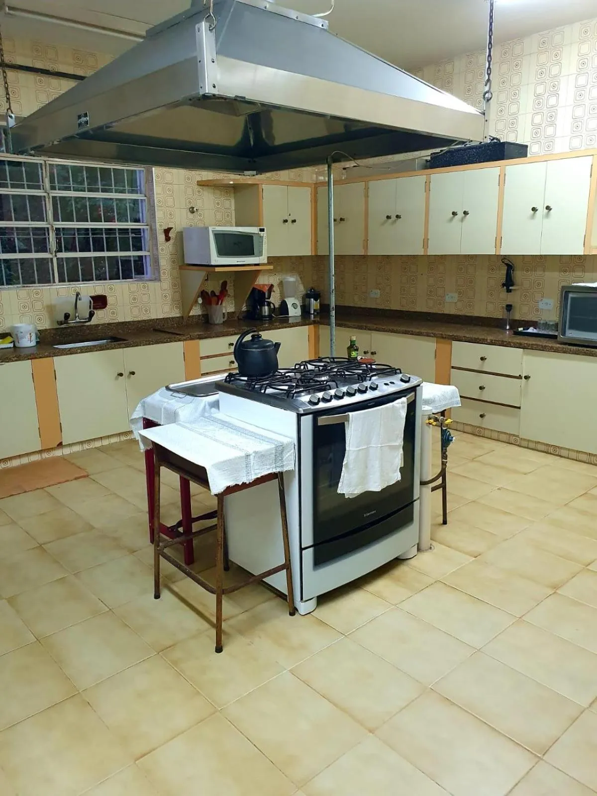 Communal kitchen in Colônia SAA