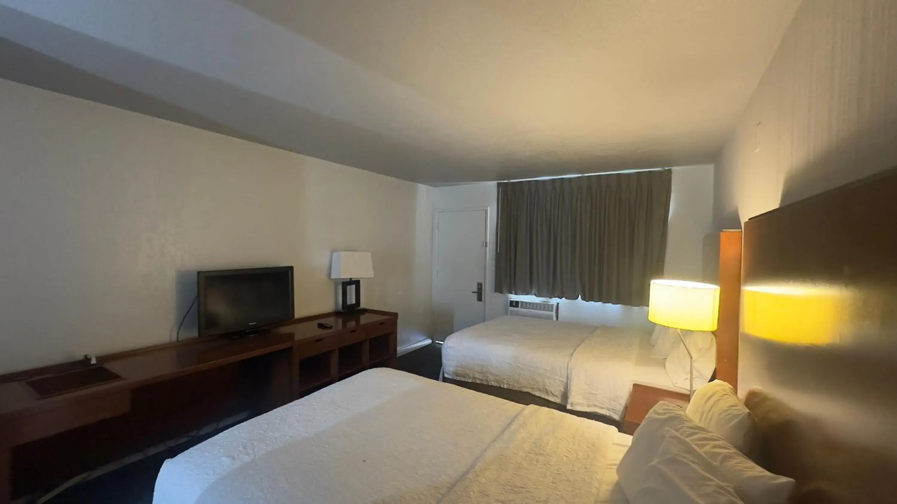 Bedroom, Bed in Super 8 by Wyndham San Jose Airport Bedroom, Bed in Super 8 by Wyndham San Jose Airport