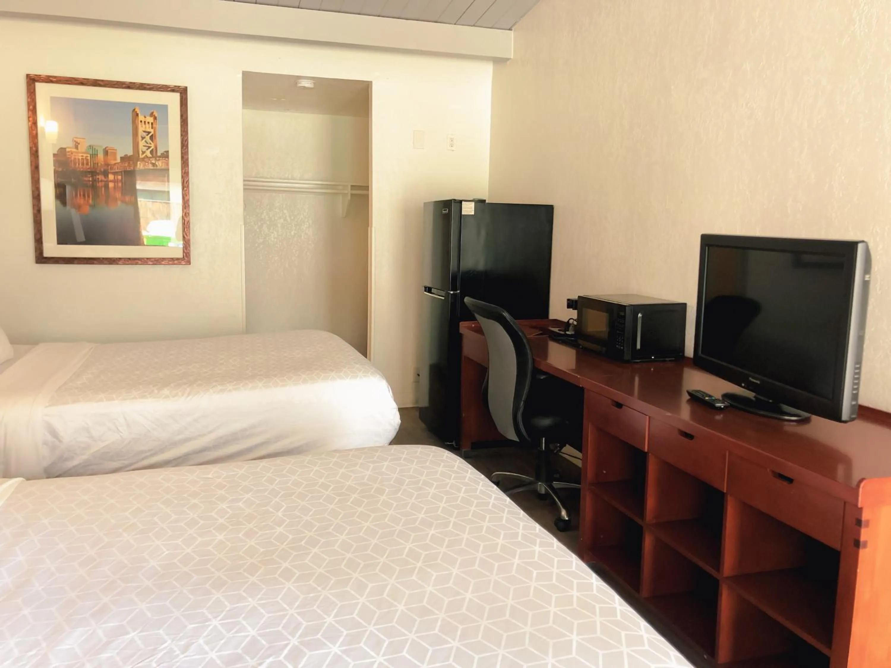 Bedroom, Bed in Super 8 by Wyndham San Jose Airport