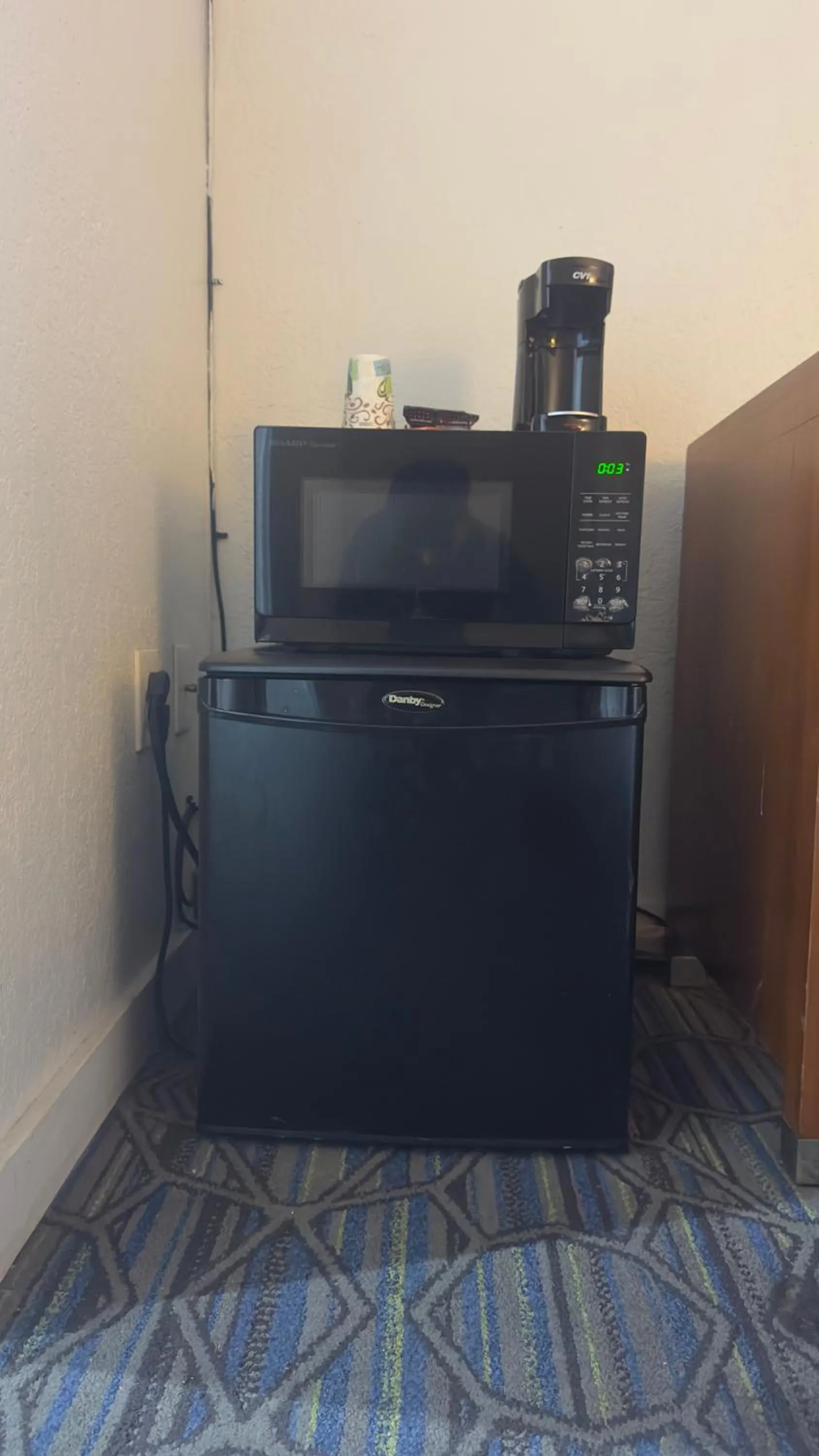 microwave in Super 8 by Wyndham San Jose Airport
