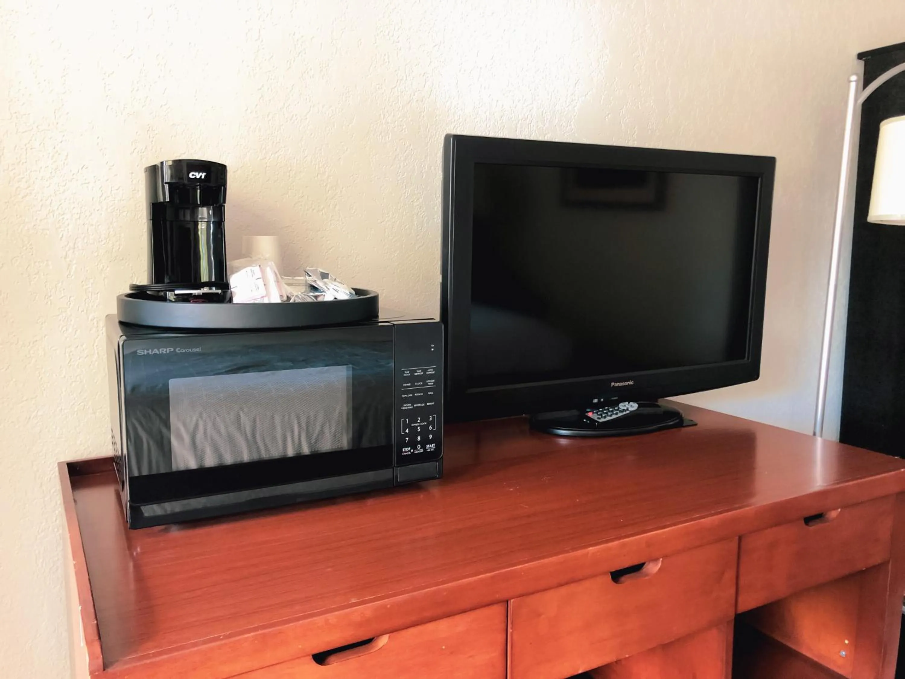 TV and multimedia in Super 8 by Wyndham San Jose Airport