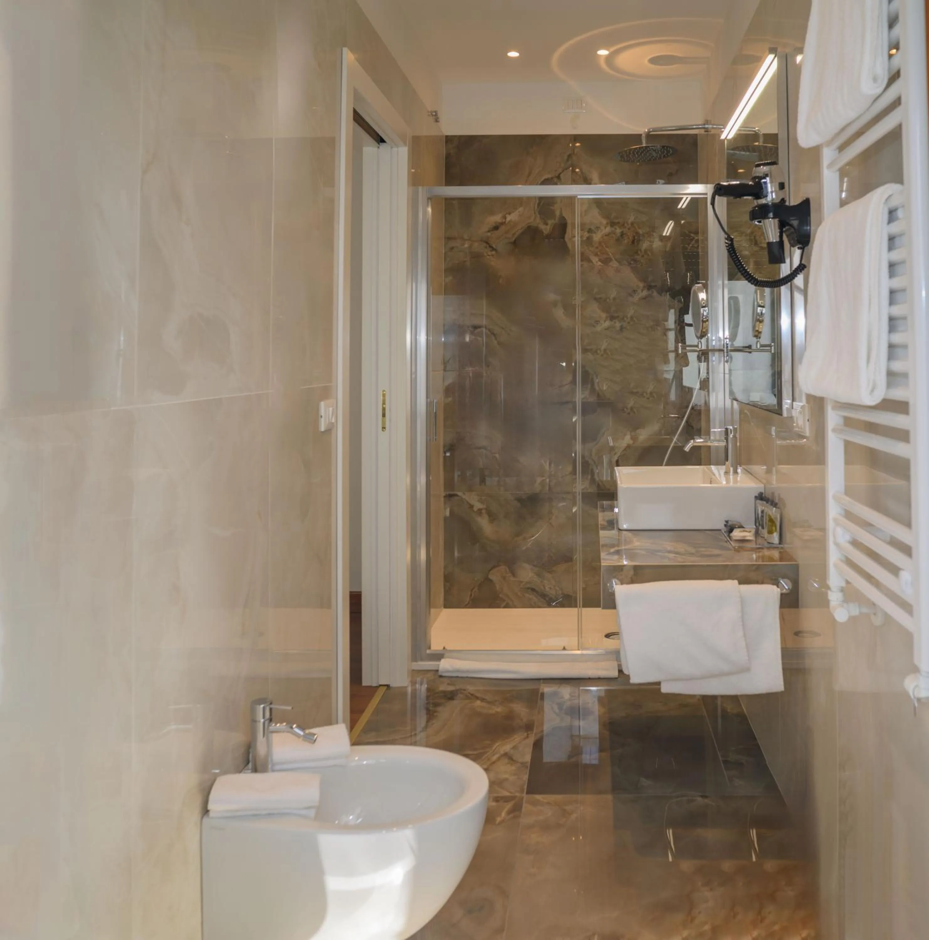 Shower in Hotel La Meridiana