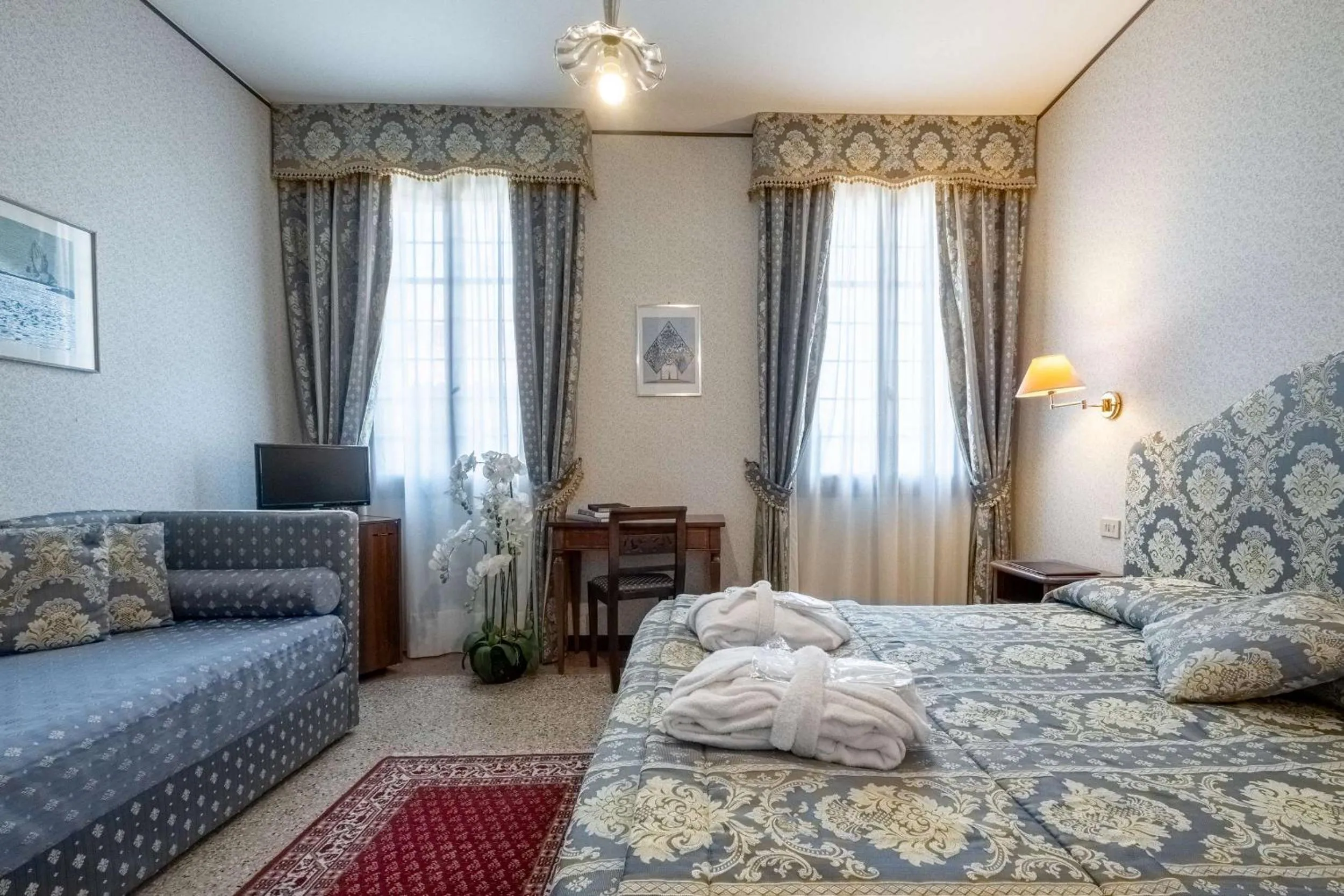 Bed in Hotel La Meridiana