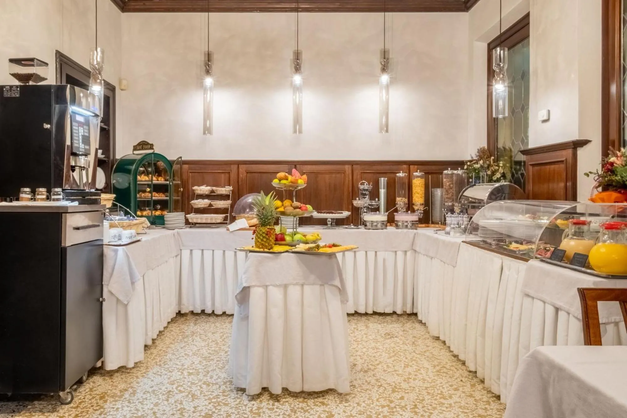 Breakfast in Hotel La Meridiana