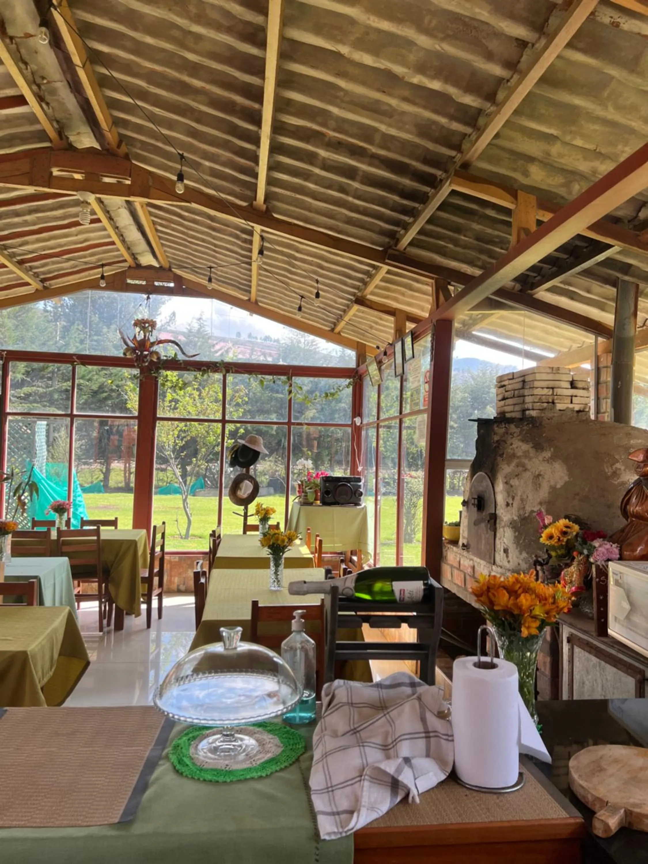 Restaurant/places to eat in RESORT ALAPA