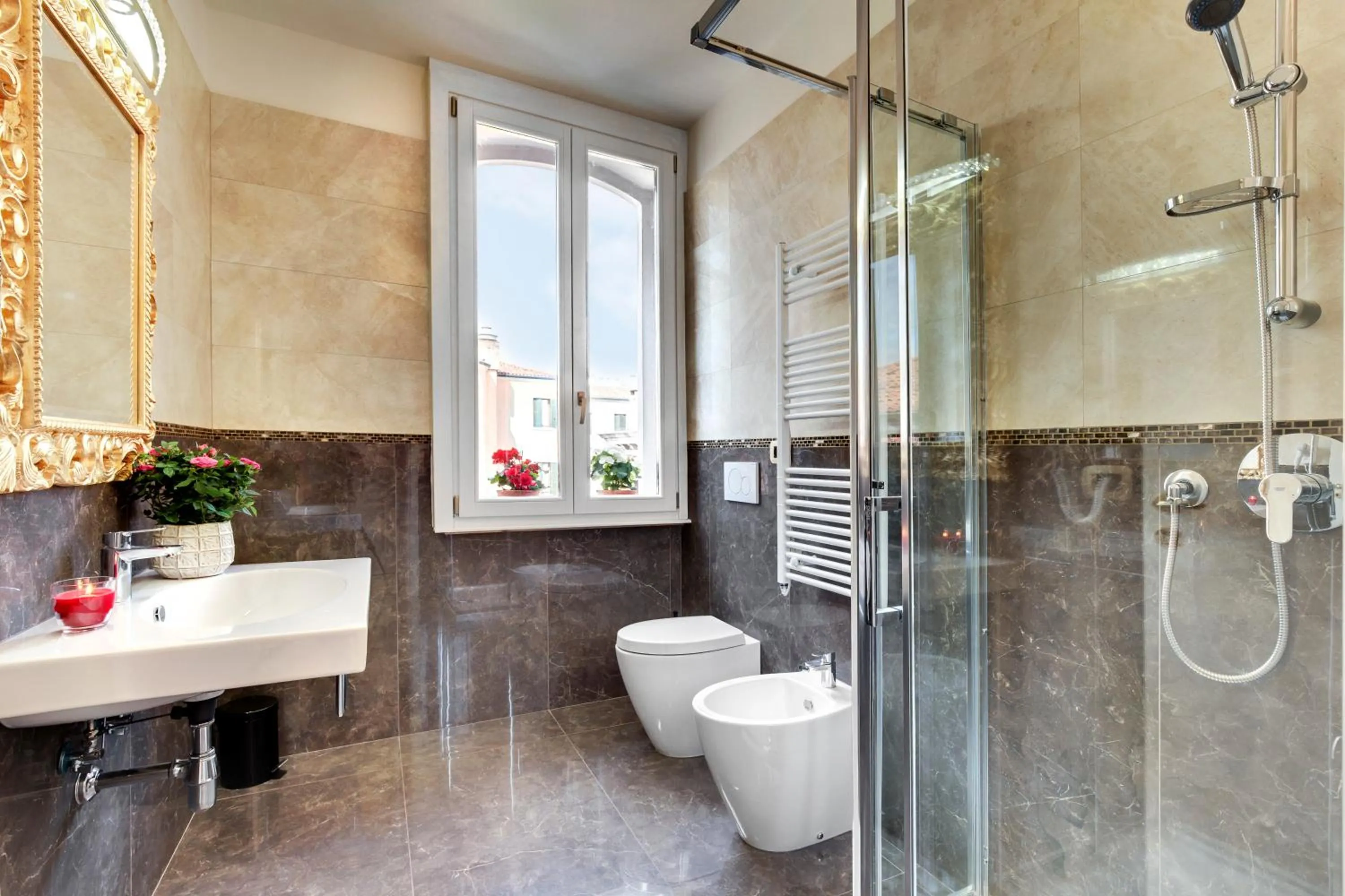 Shower in New Reiter Hotel