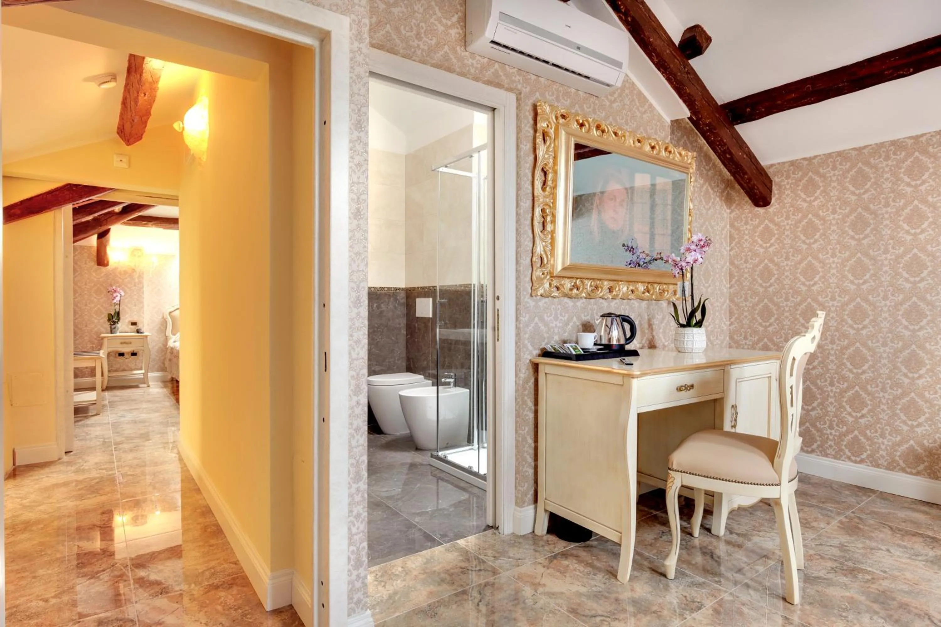 Bathroom in New Reiter Hotel