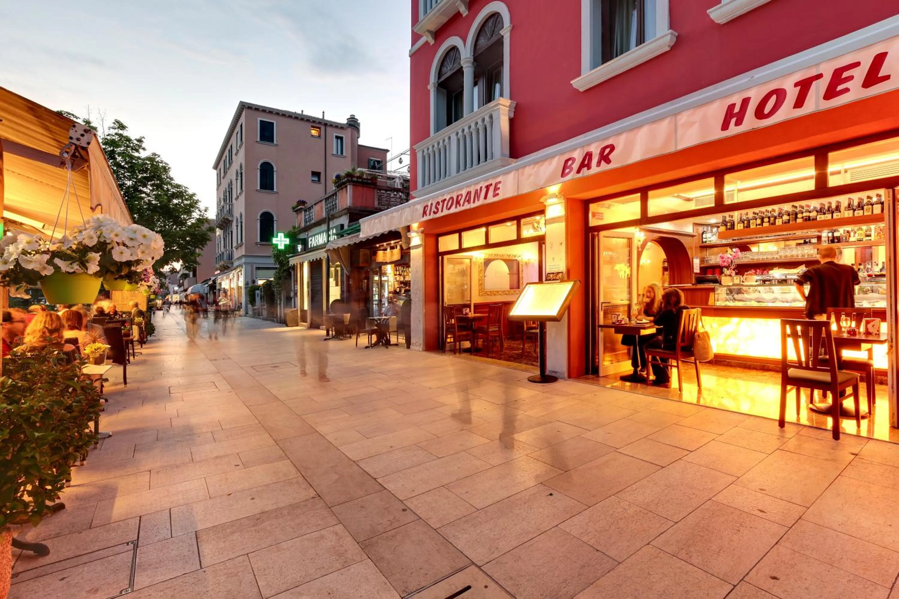 Property logo or sign in New Reiter Hotel