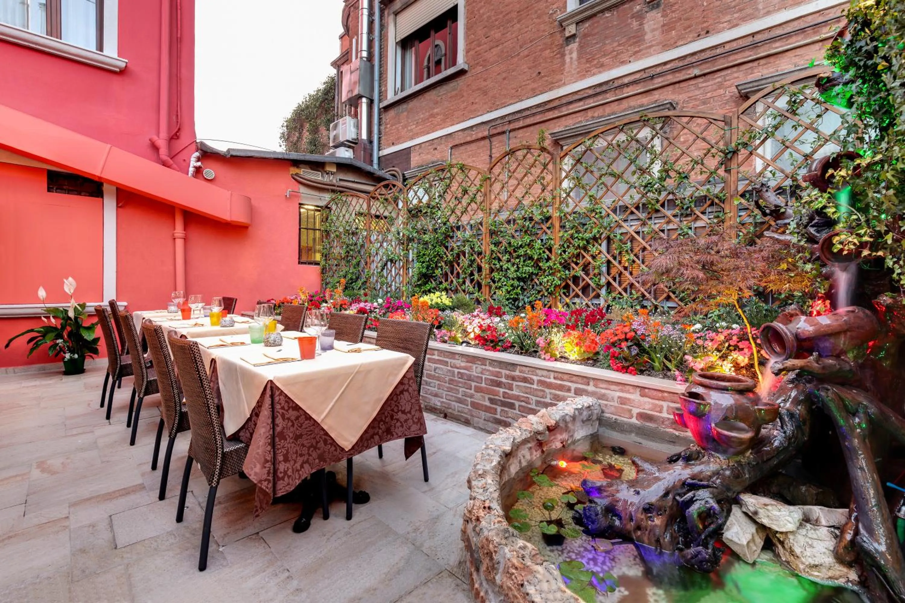 Restaurant/places to eat in New Reiter Hotel