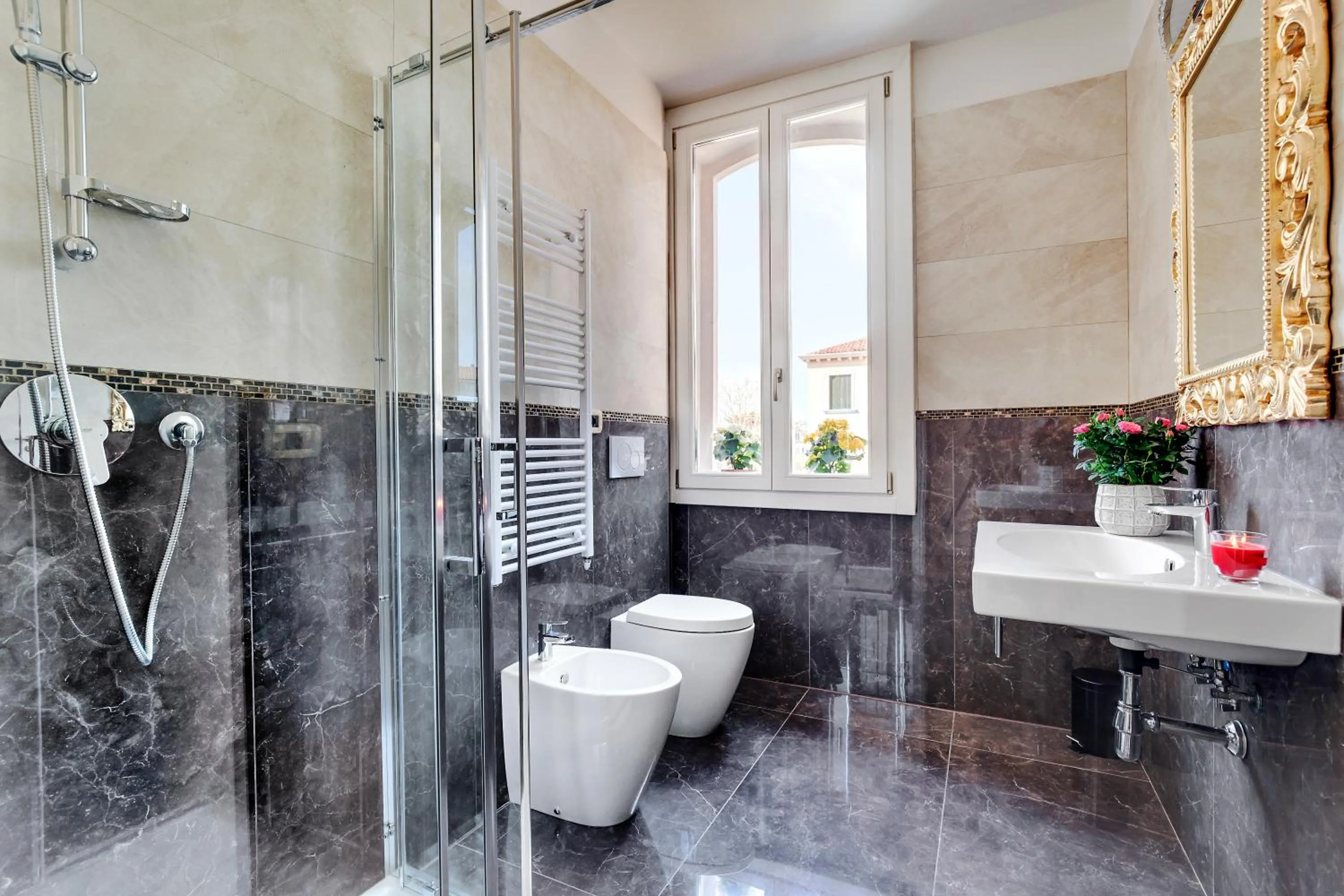 Shower in New Reiter Hotel