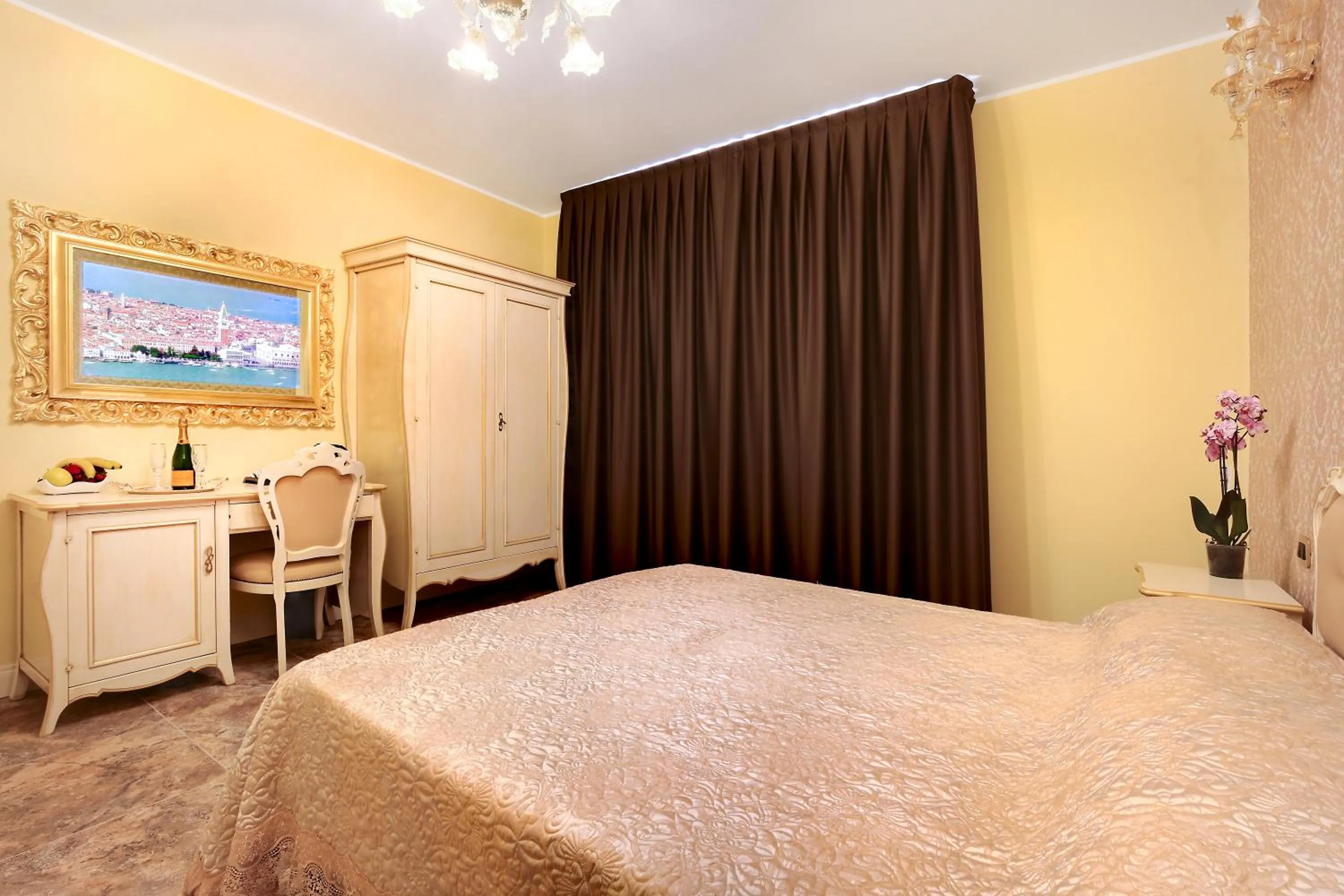 Bedroom, Bed in New Reiter Hotel