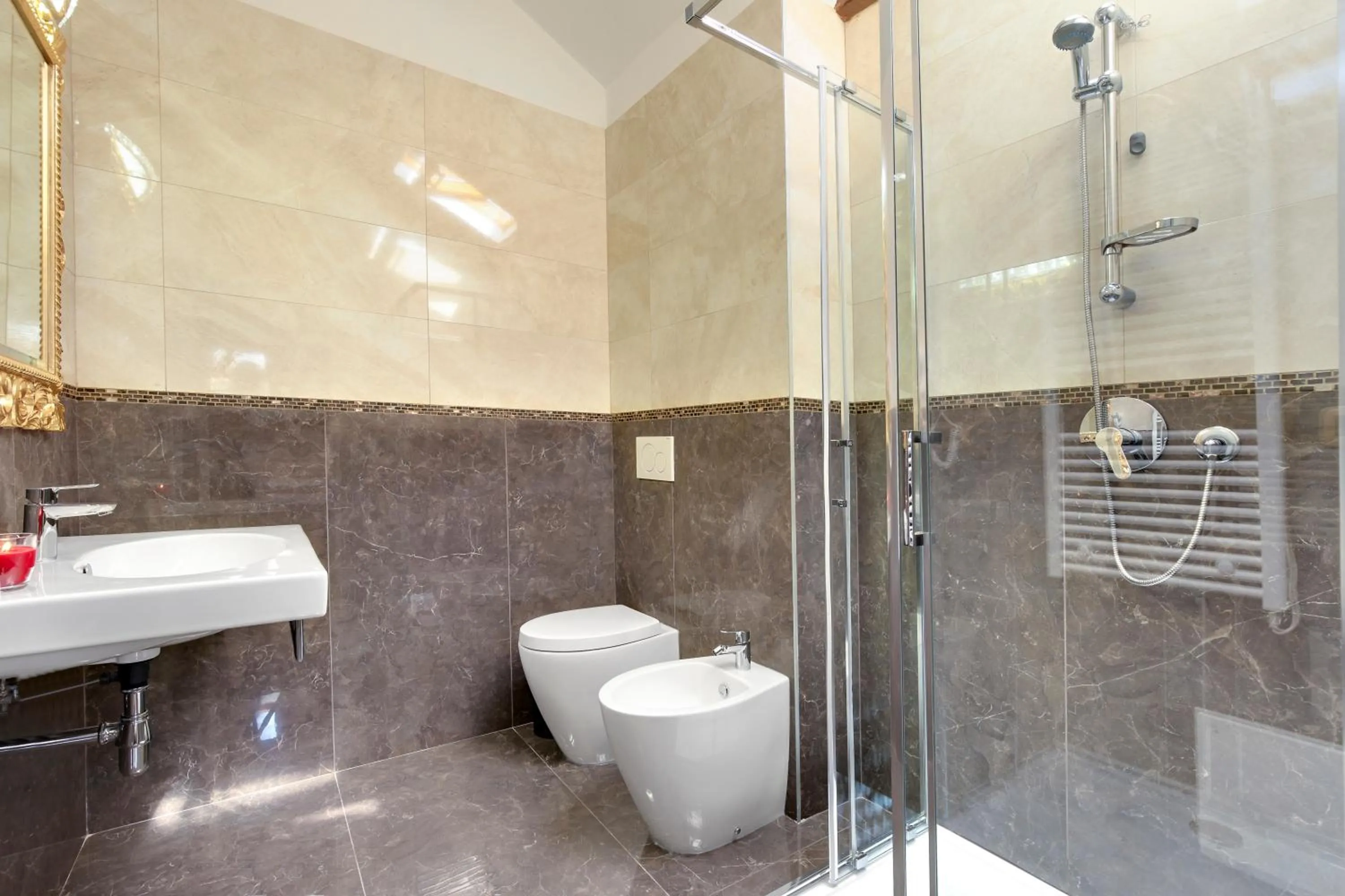 Shower in New Reiter Hotel