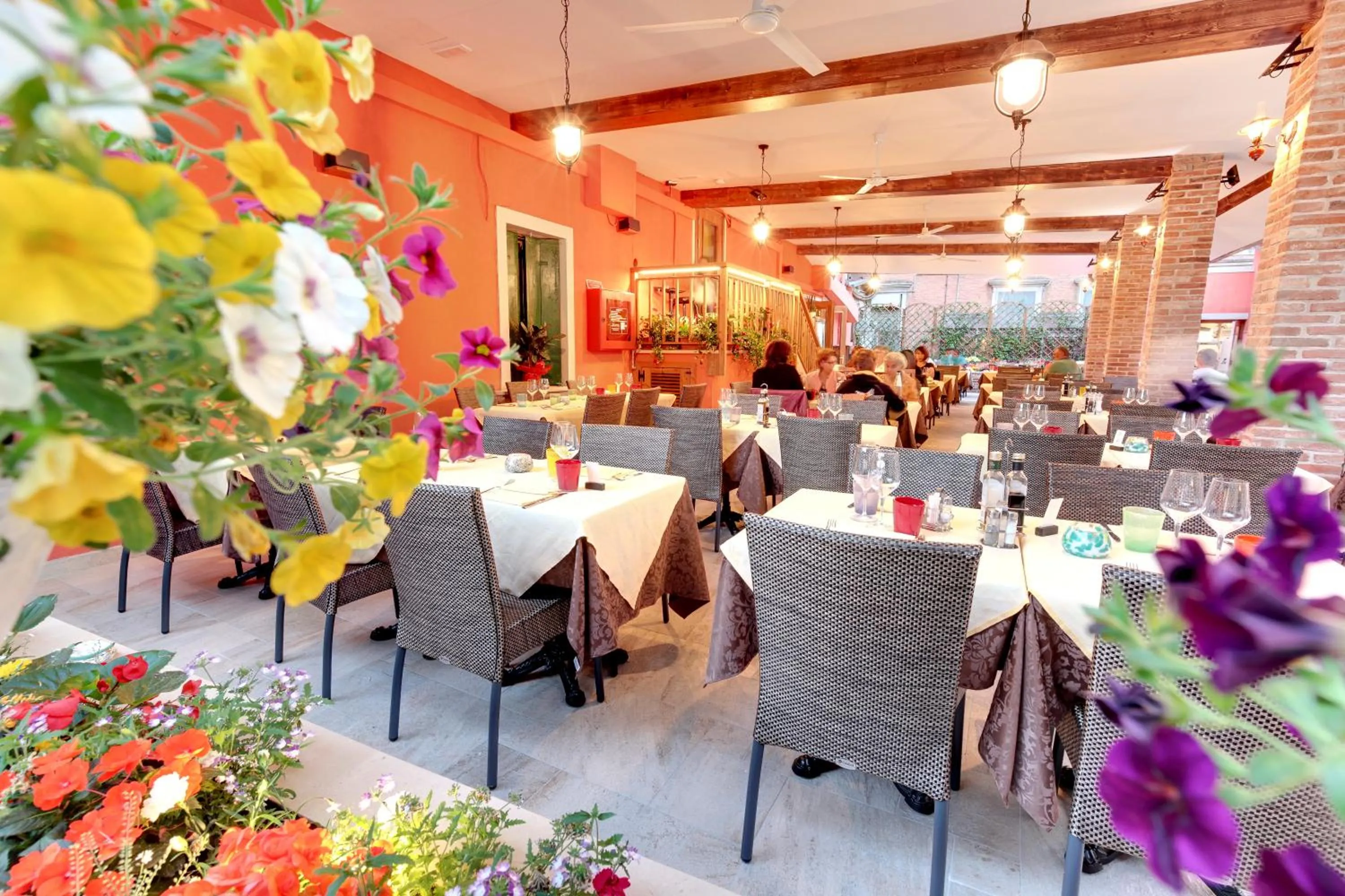 Restaurant/places to eat in New Reiter Hotel