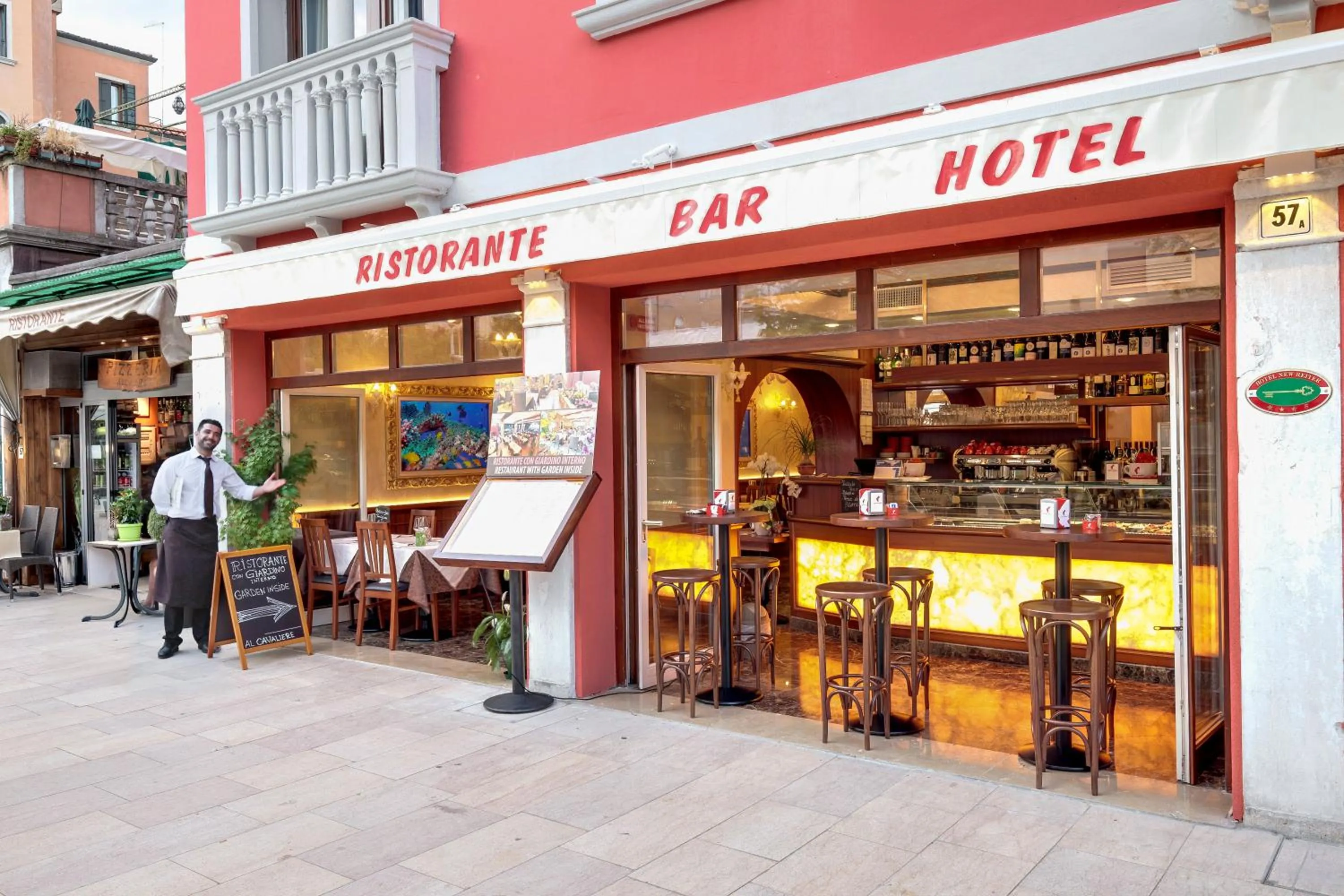 Restaurant/places to eat in New Reiter Hotel