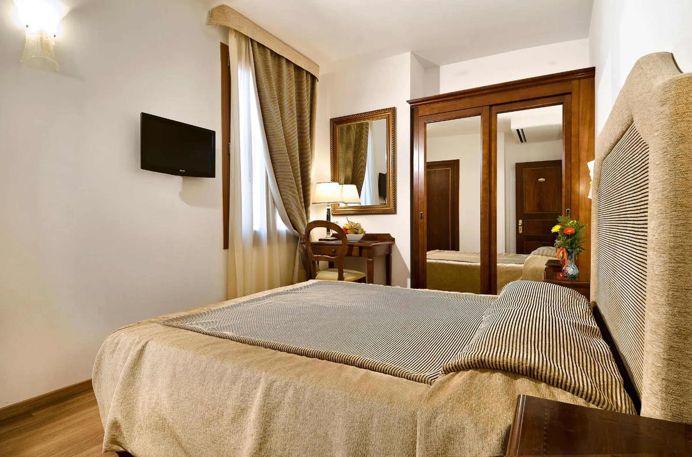 Bed in Hotel Giardinetto Venezia