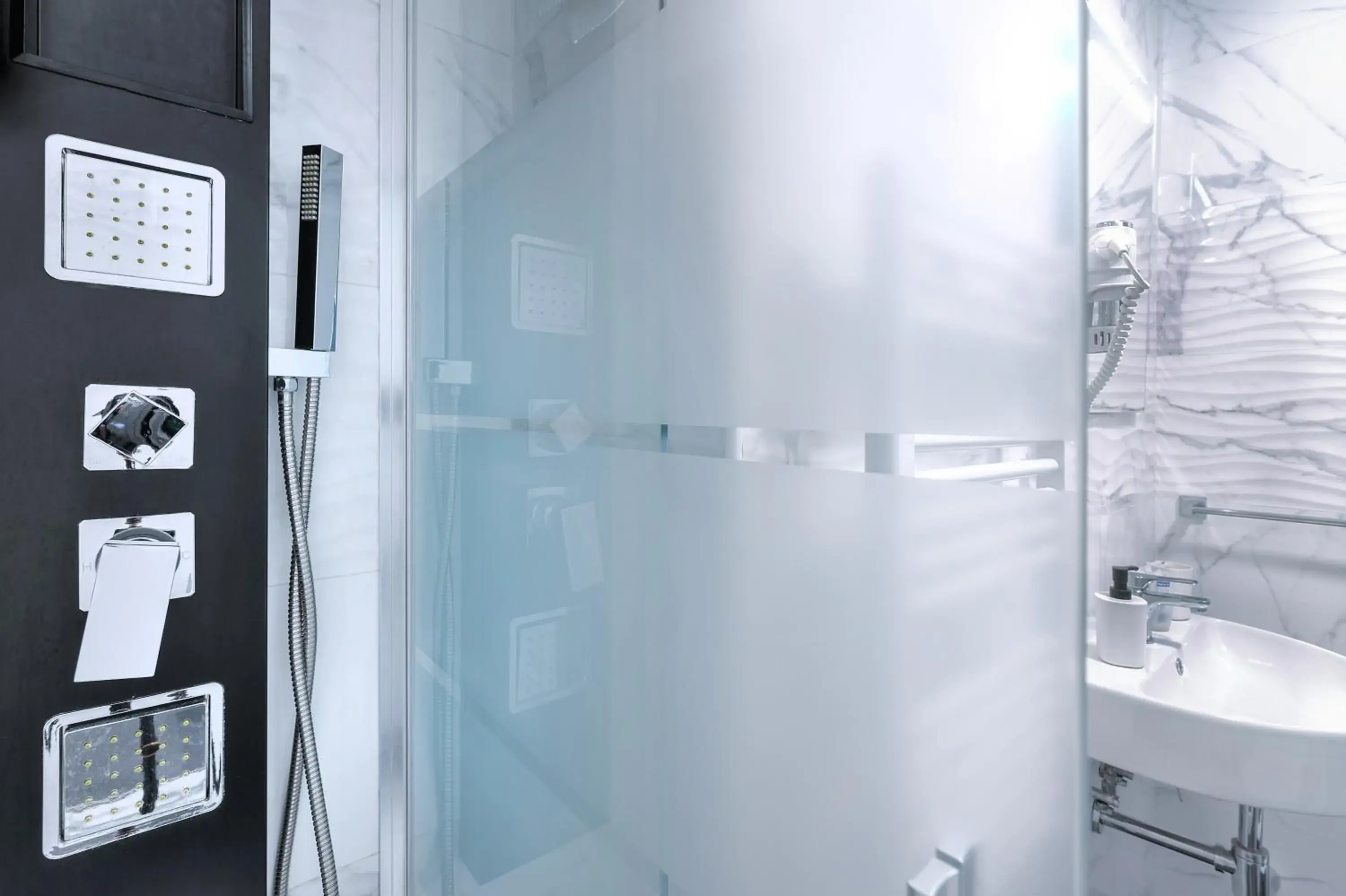 Shower in Hotel Argentina Shower in Hotel Argentina