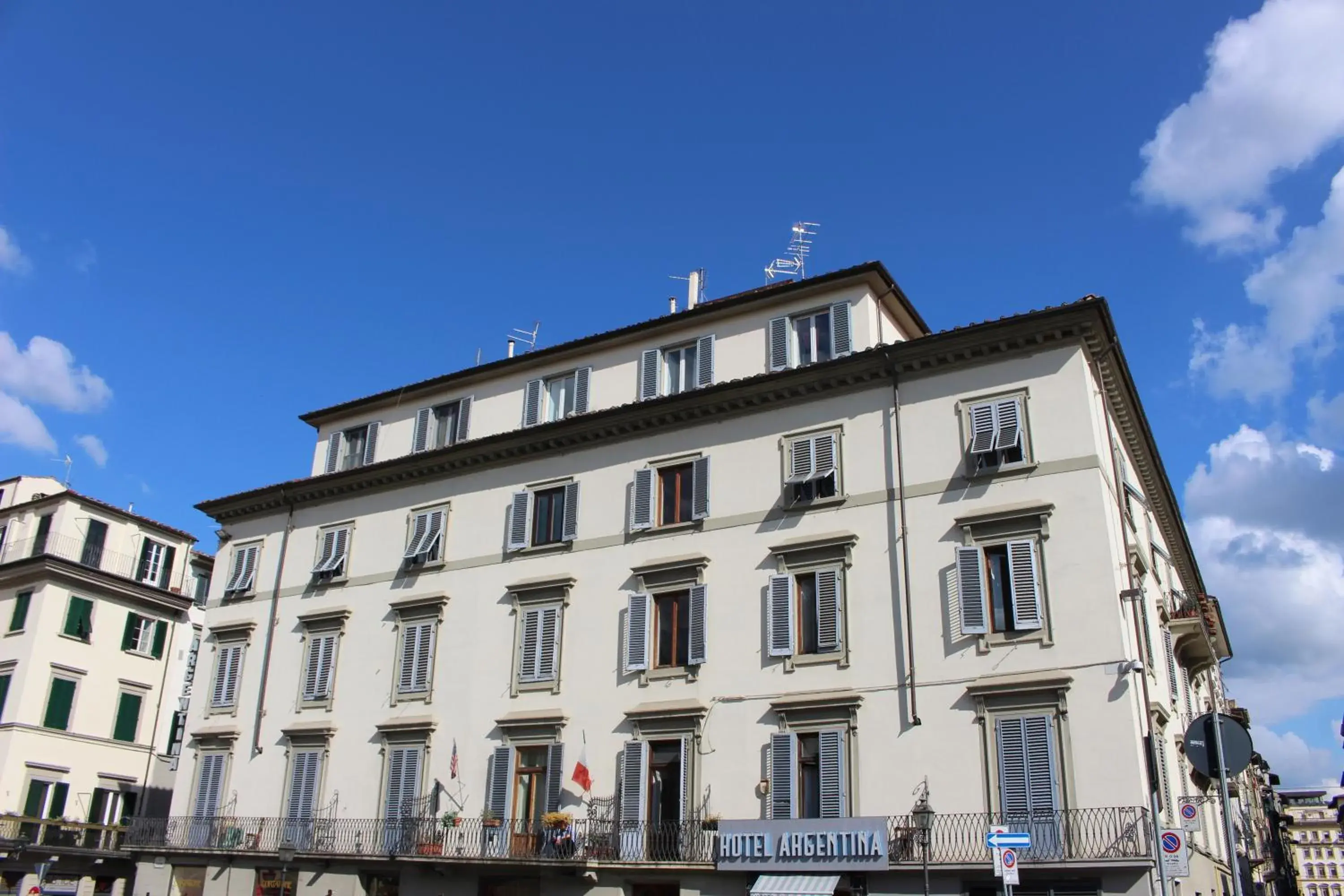 Facade/entrance in Hotel Argentina Facade/entrance in Hotel Argentina