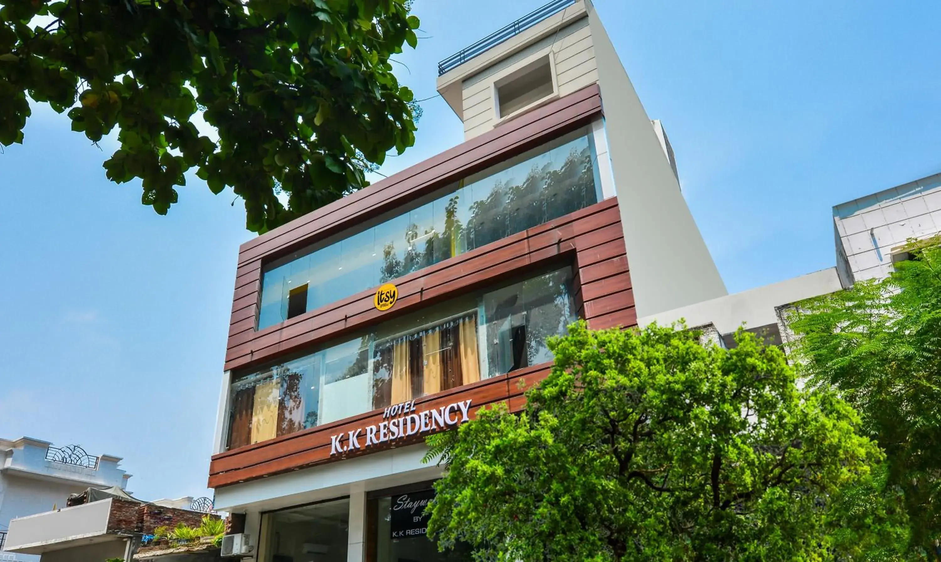 Property building in Itsy Hotels K K Residency Staywell Property building in Itsy Hotels K K Residency Staywell