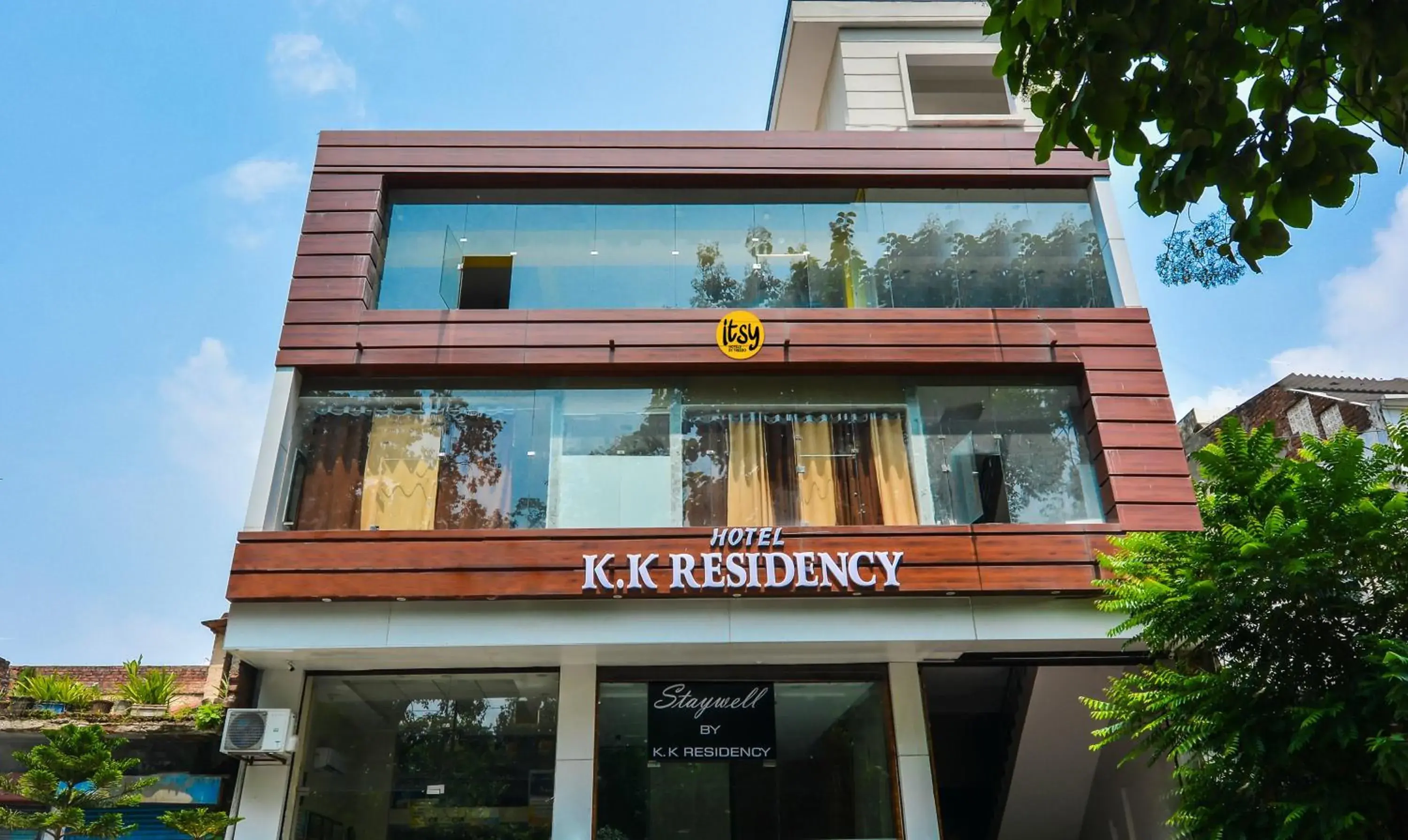 Property building in Itsy Hotels K K Residency Staywell Property building in Itsy Hotels K K Residency Staywell