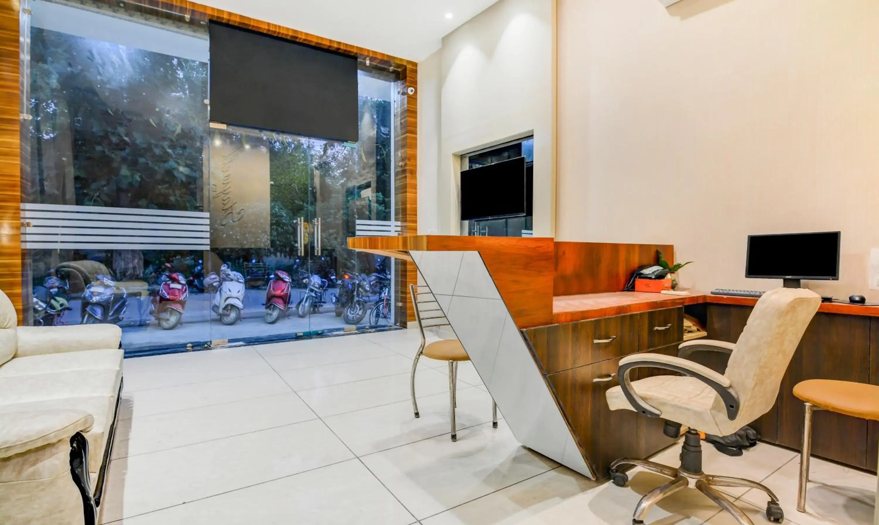 Lobby or reception in Itsy Hotels K K Residency Staywell Lobby or reception in Itsy Hotels K K Residency Staywell