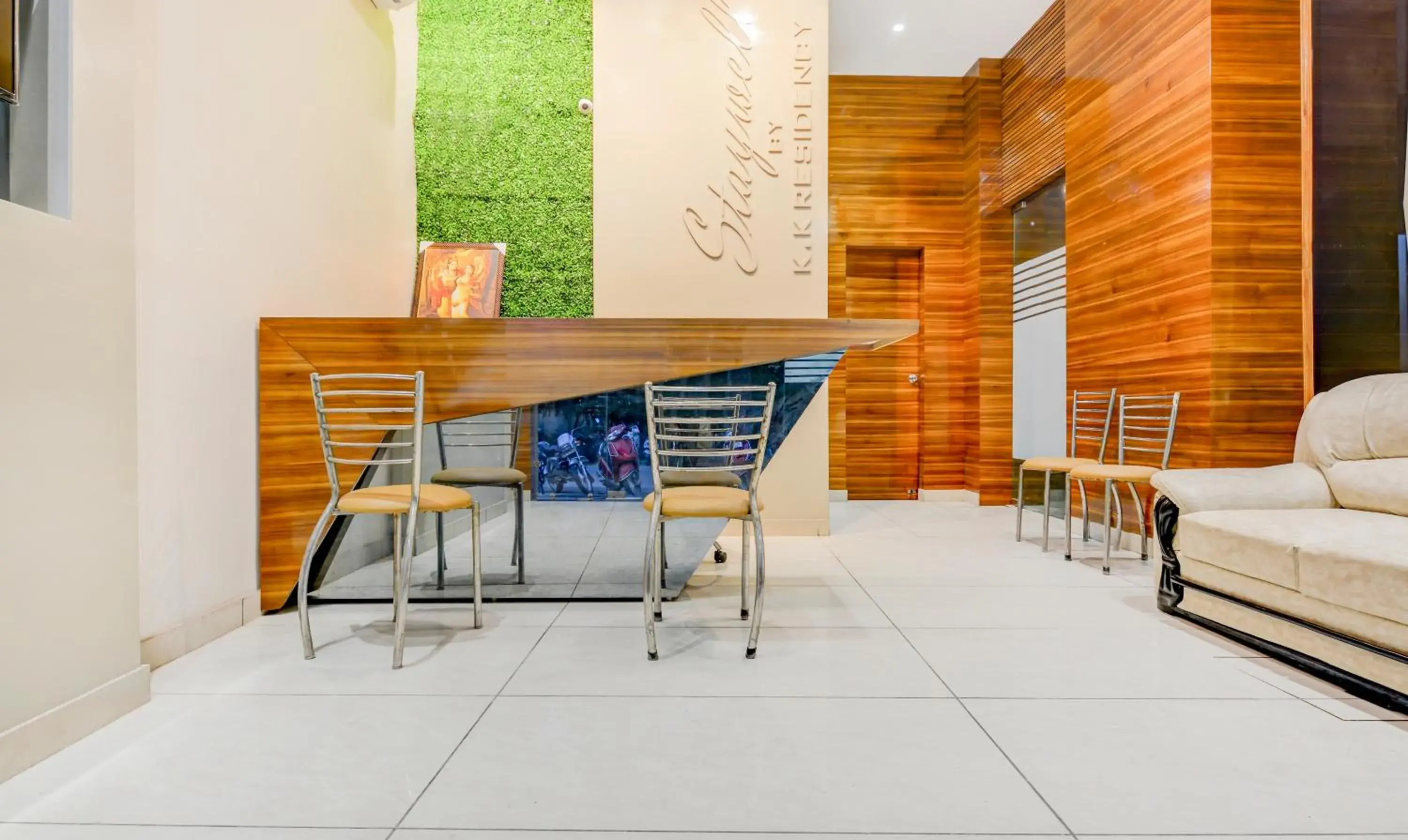 Lobby or reception in Itsy Hotels K K Residency Staywell Lobby or reception in Itsy Hotels K K Residency Staywell