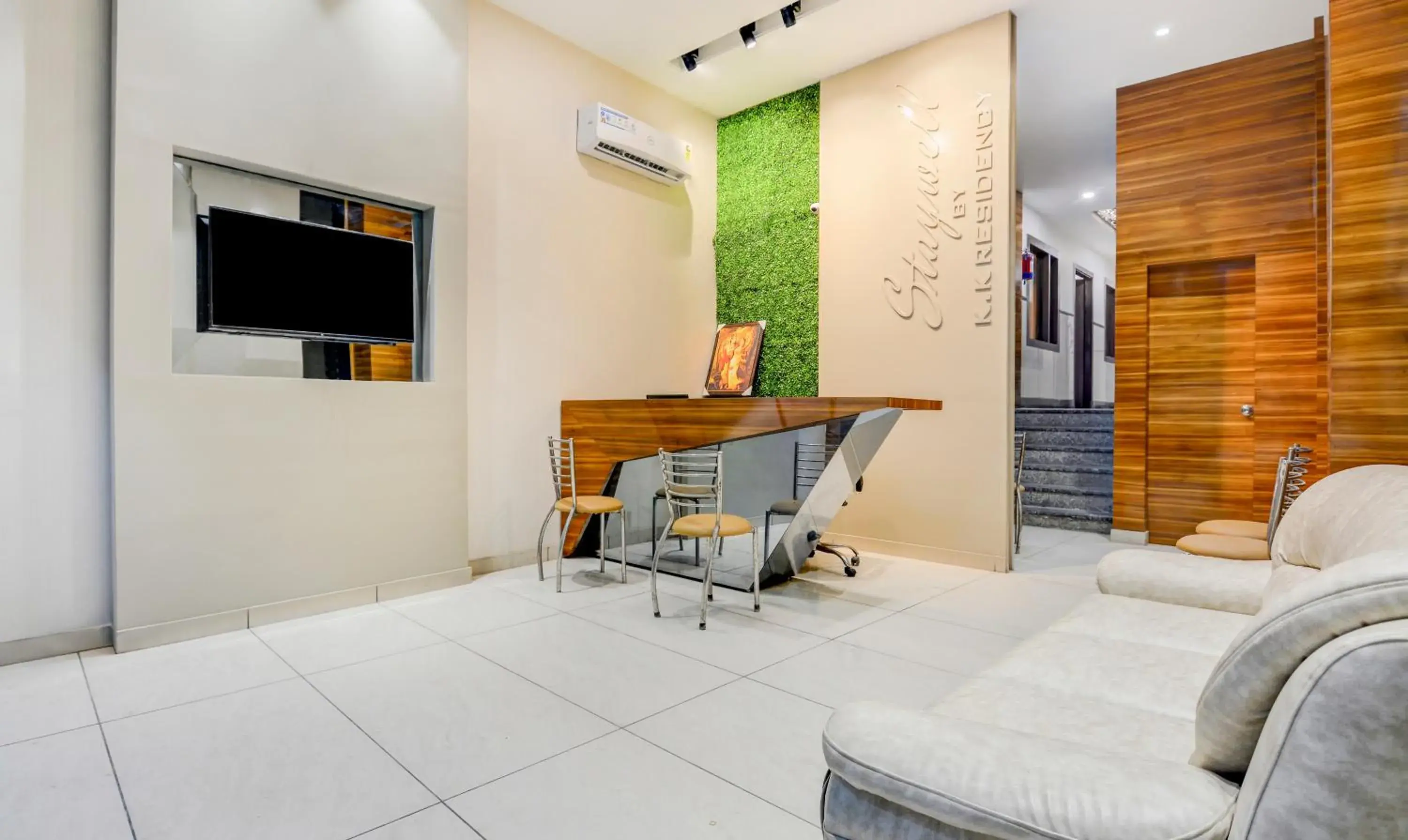 Lobby or reception in Itsy Hotels K K Residency Staywell Lobby or reception in Itsy Hotels K K Residency Staywell