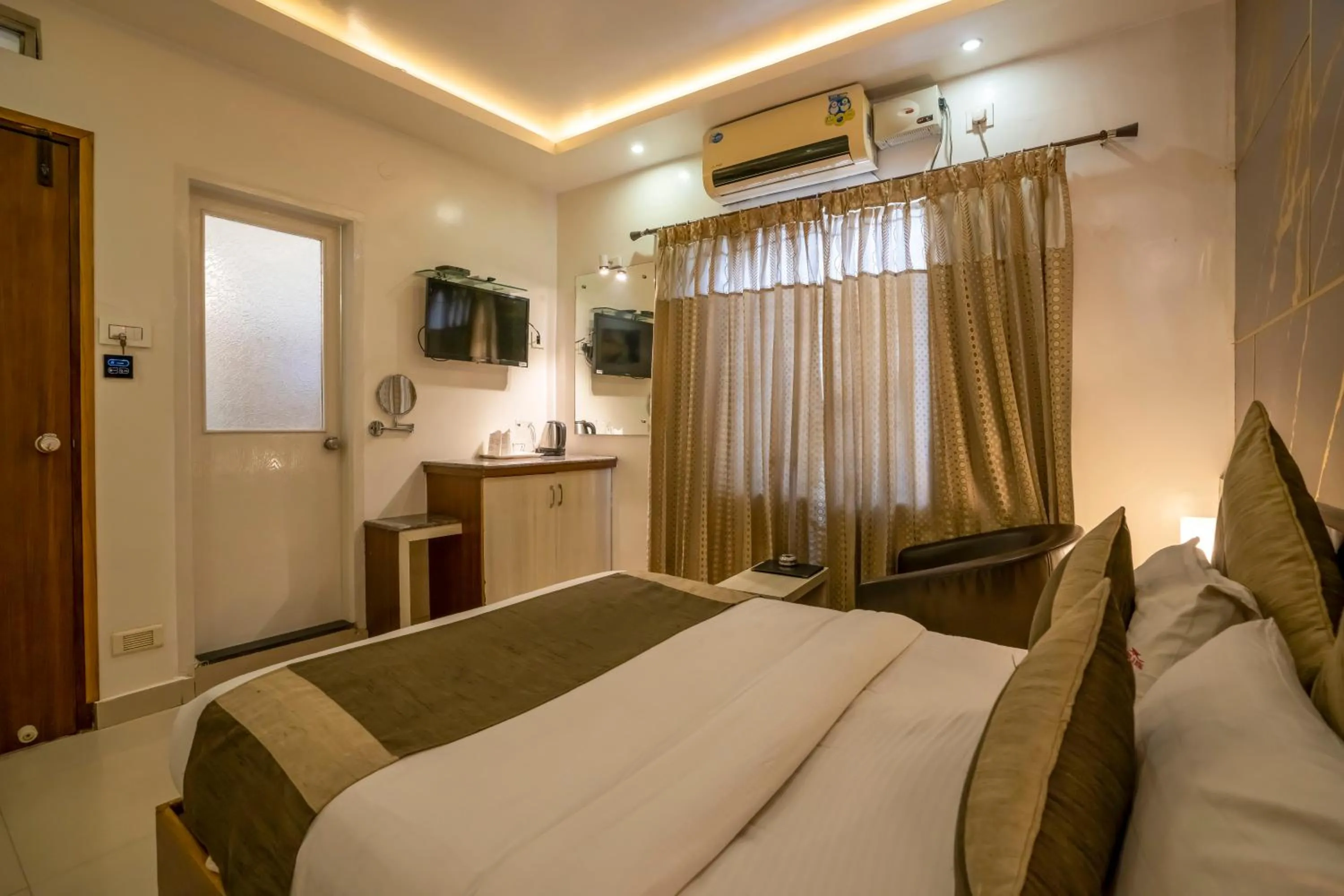 Bed in Aishwarya Suites