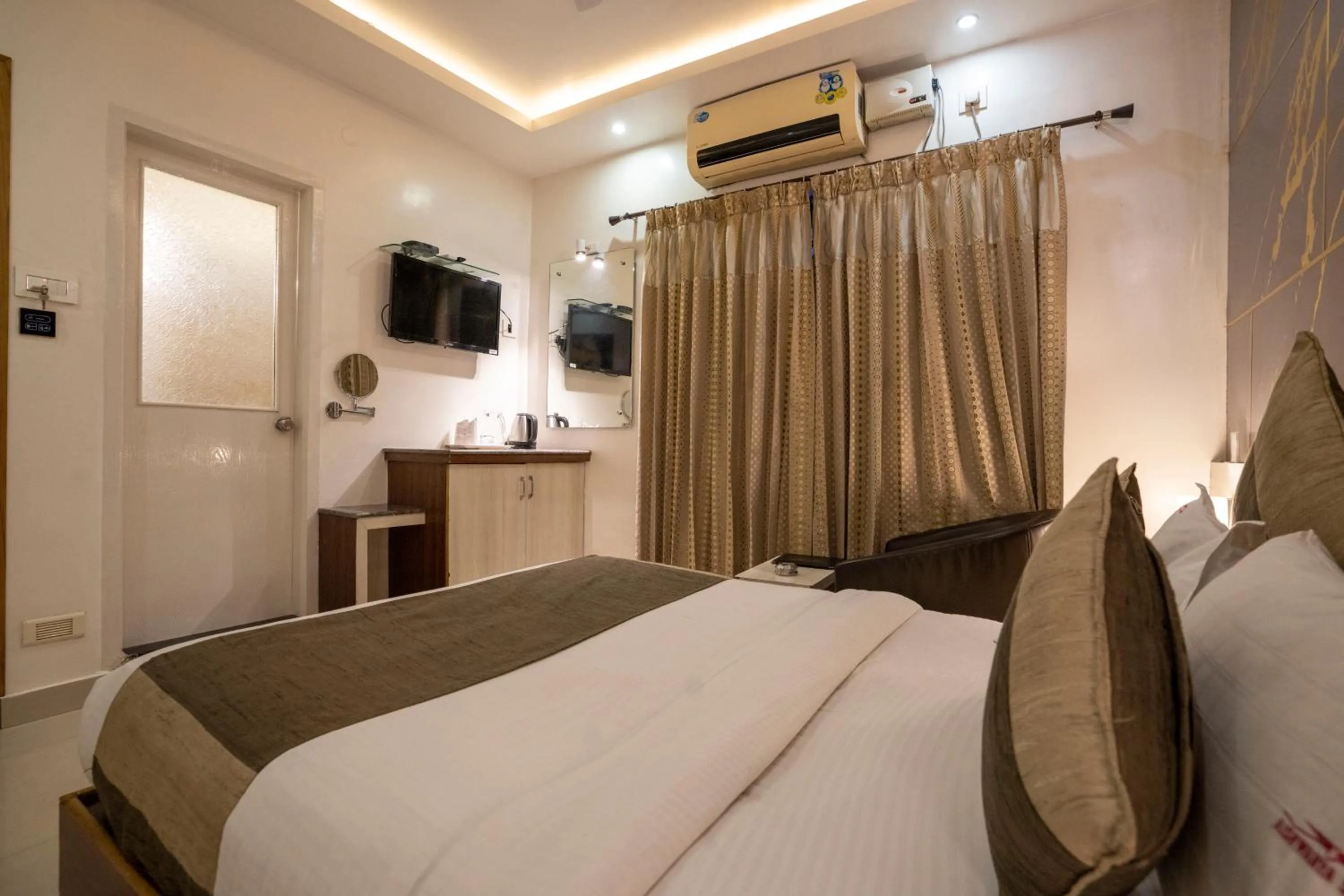 Bed in Aishwarya Suites