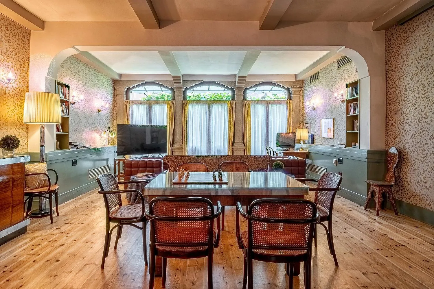 Communal lounge/ TV room in Hotel Villa Mabapa