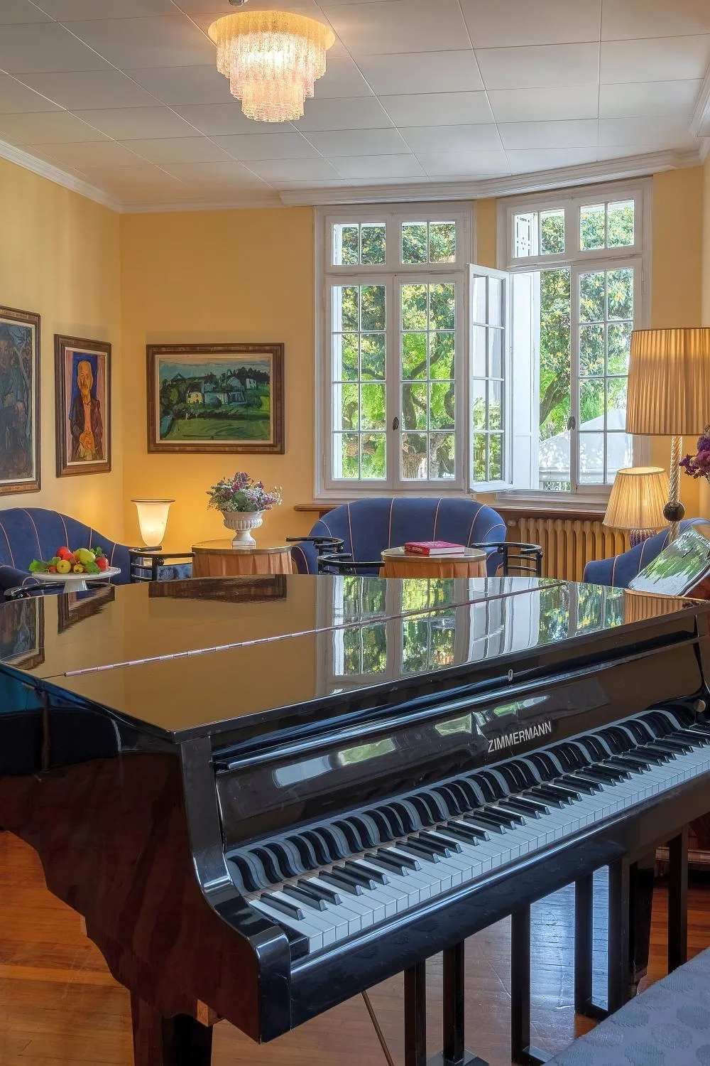 Communal lounge/ TV room in Hotel Villa Mabapa