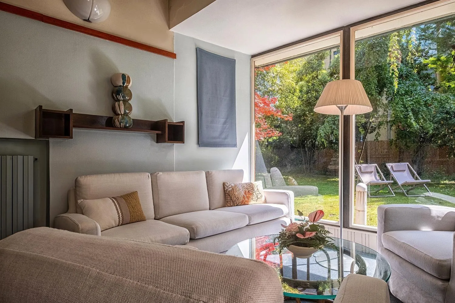 Communal lounge/ TV room in Hotel Villa Mabapa