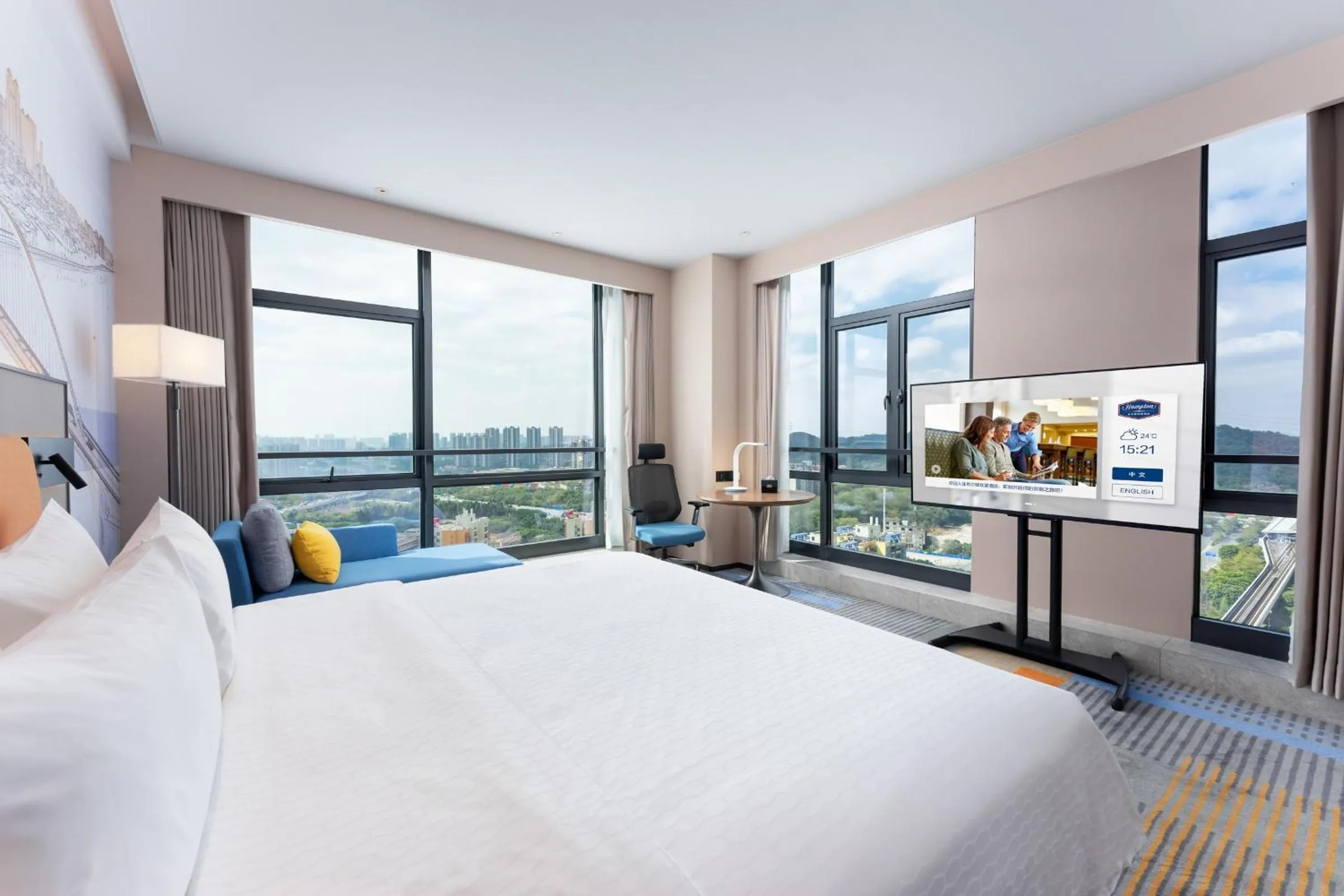 Photo of the whole room, Bed in Hampton by Hilton Guangzhou Jinshazhou