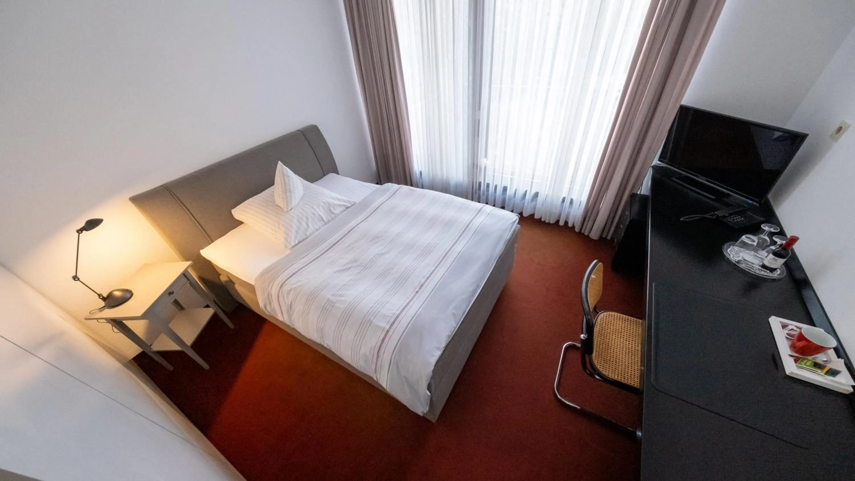 Communal lounge/ TV room, Bed in Wissenschaftszentrum Bonn