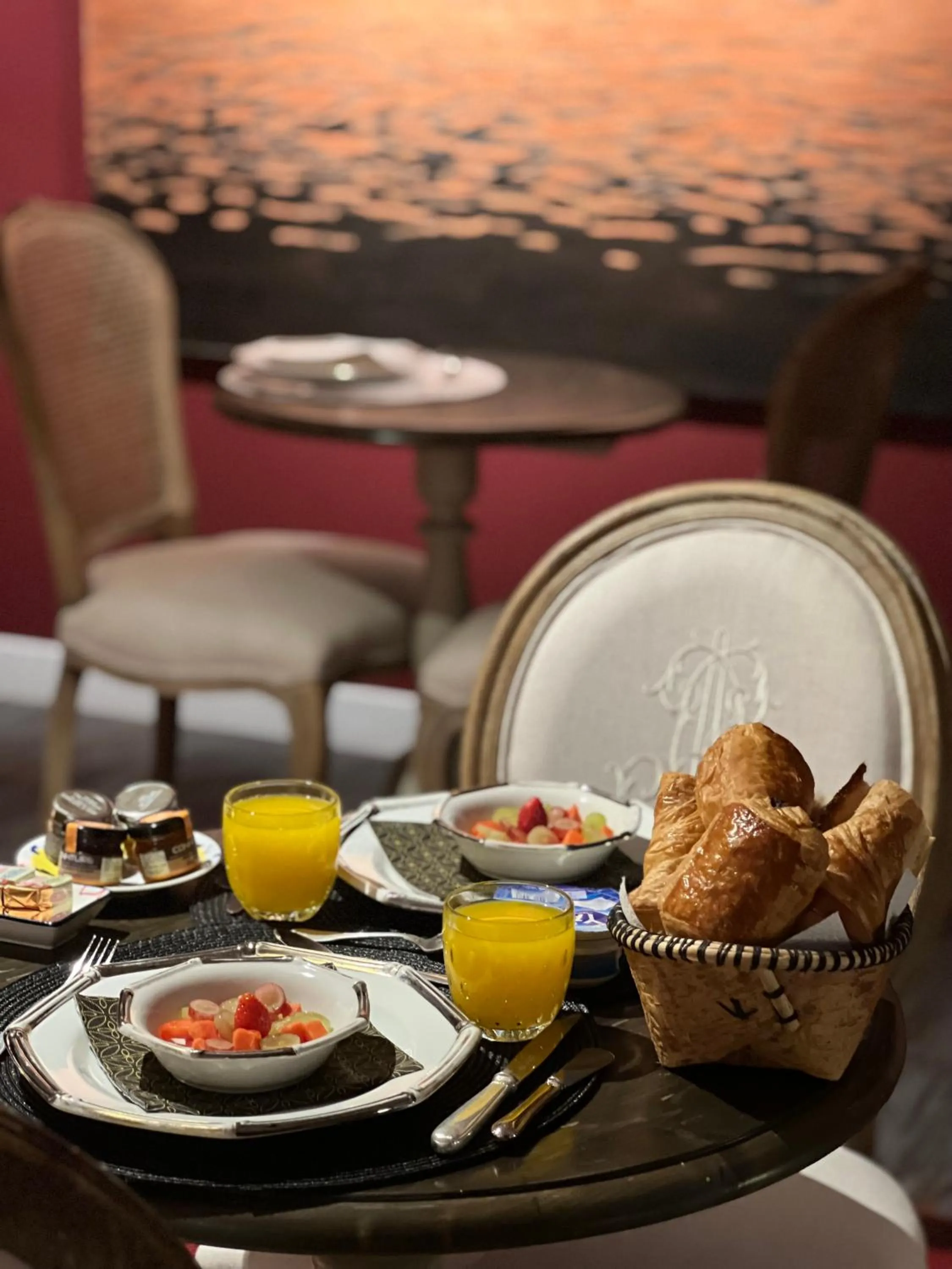 Restaurant/places to eat in Villa Talisman