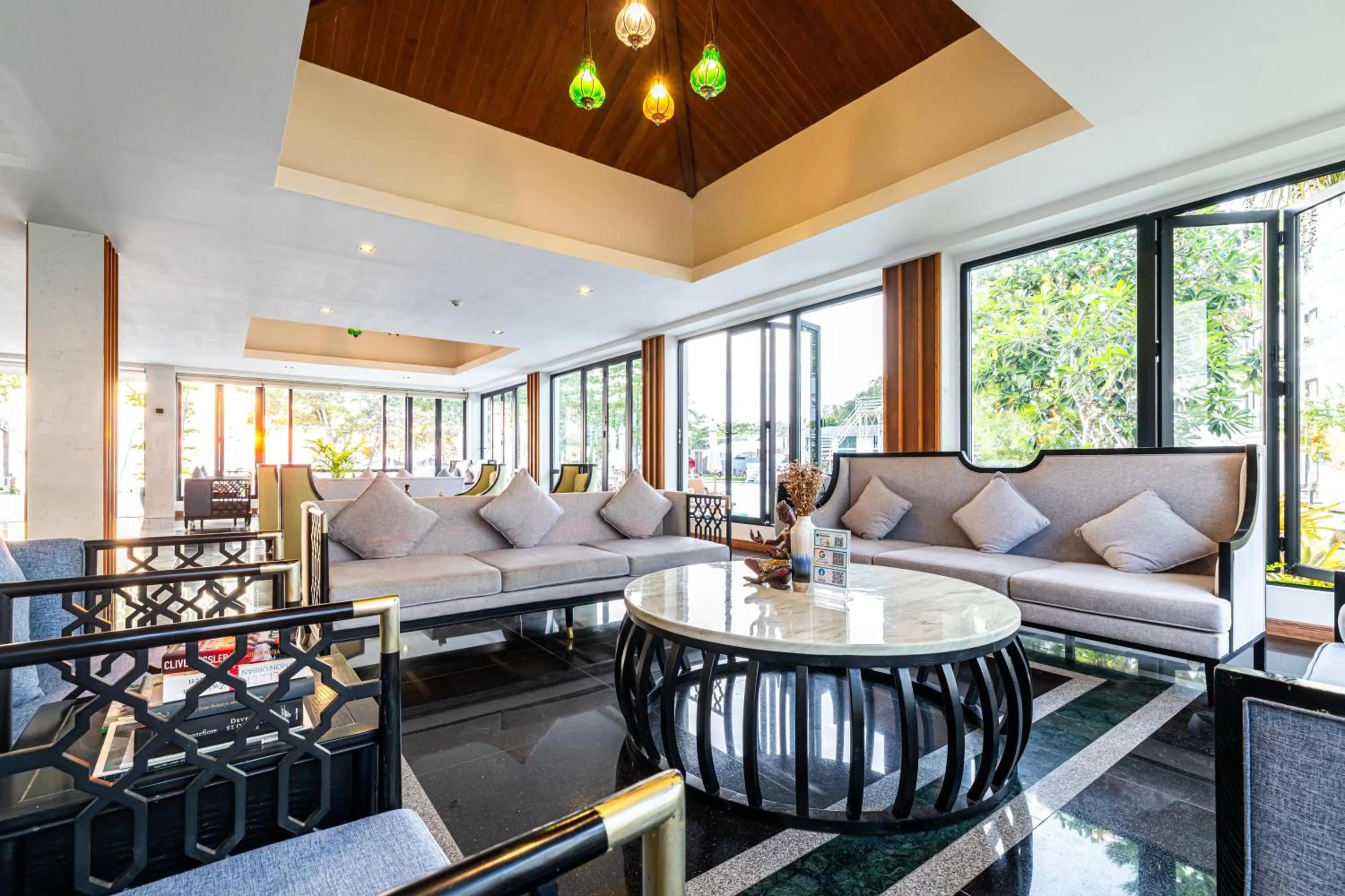 Communal lounge/ TV room in Royal Yao Yai Island Beach Resort