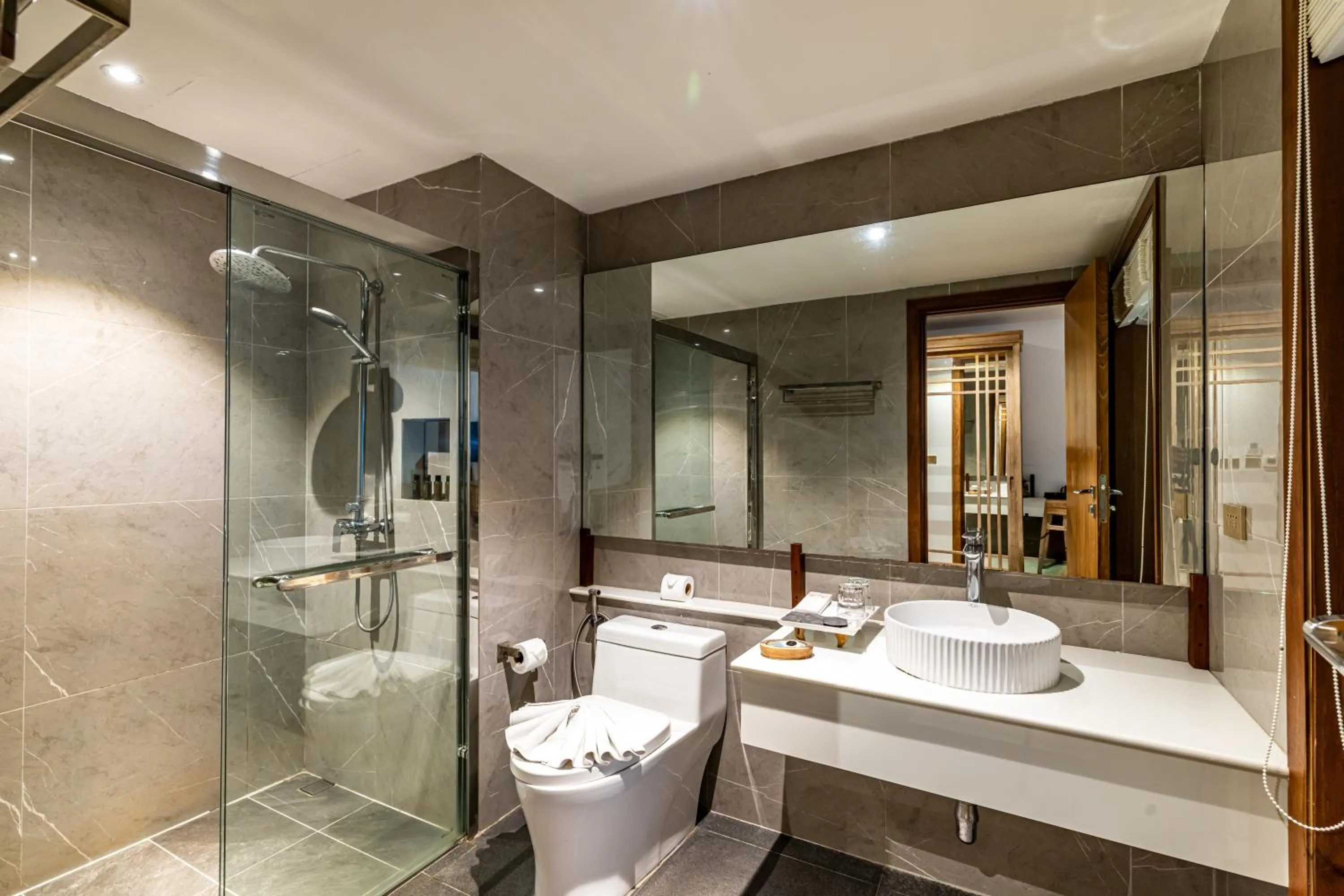 Shower in Royal Yao Yai Island Beach Resort