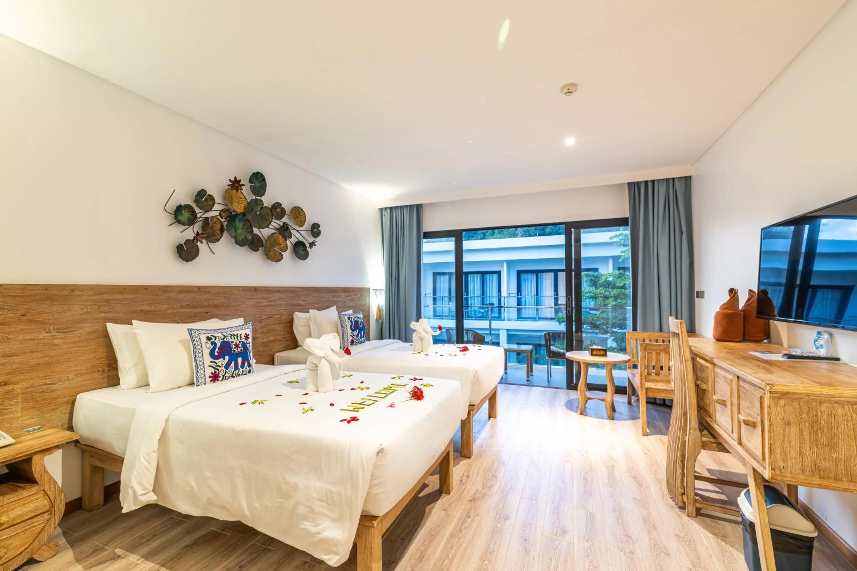 Bed in Royal Yao Yai Island Beach Resort