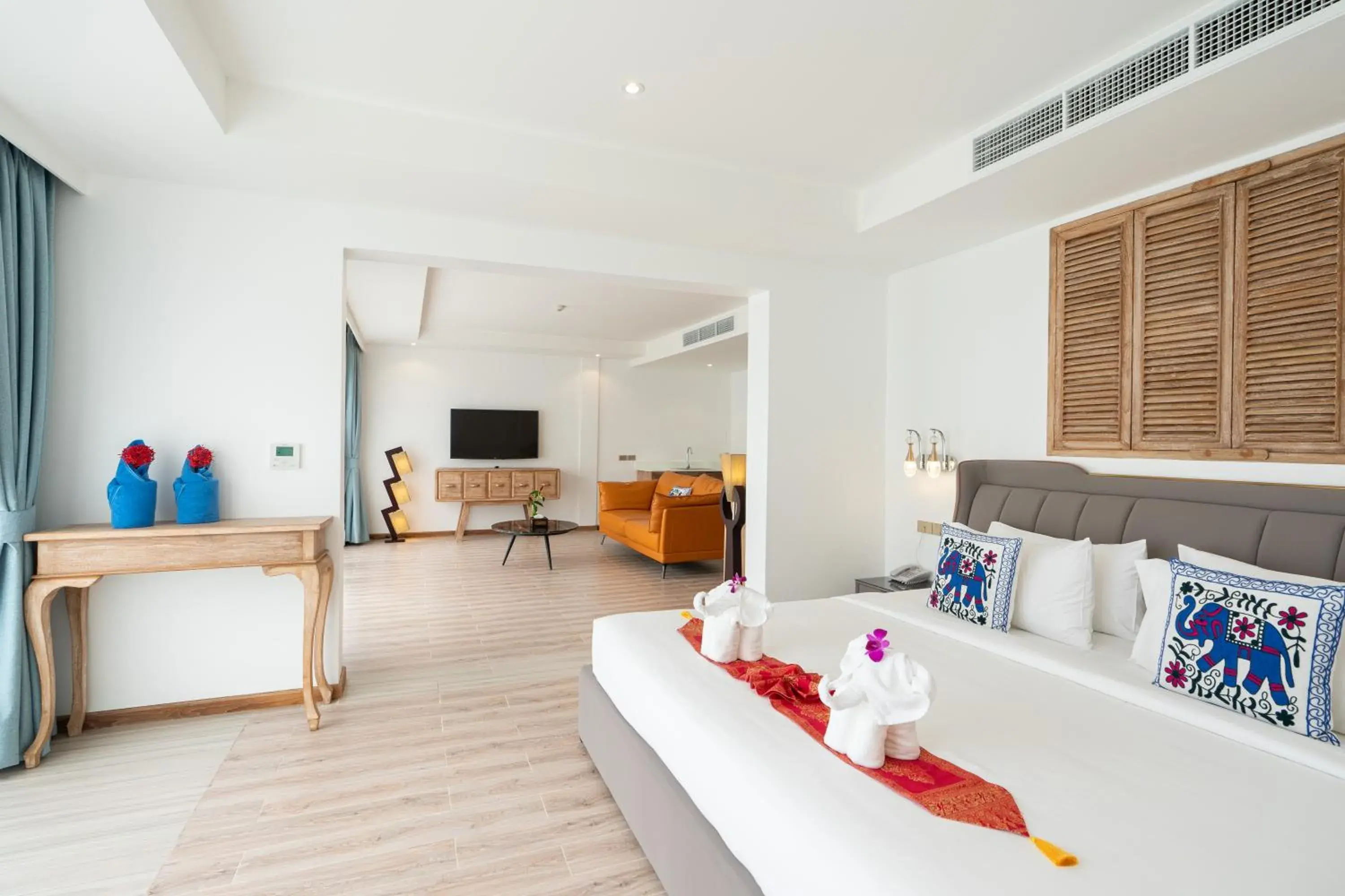 Bedroom, Bed in Royal Yao Yai Island Beach Resort Bedroom, Bed in Royal Yao Yai Island Beach Resort