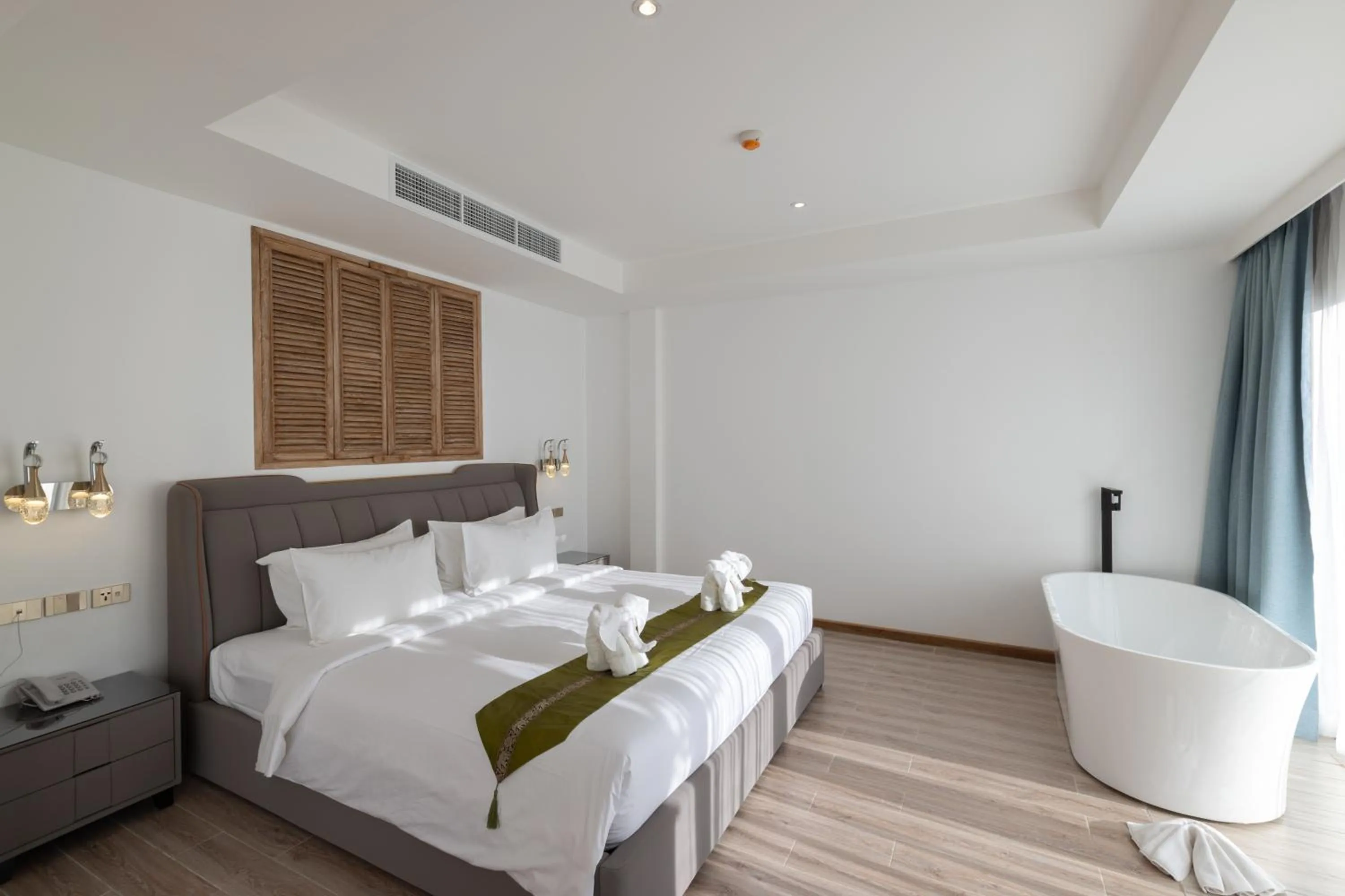 Bedroom, Bed in Royal Yao Yai Island Beach Resort