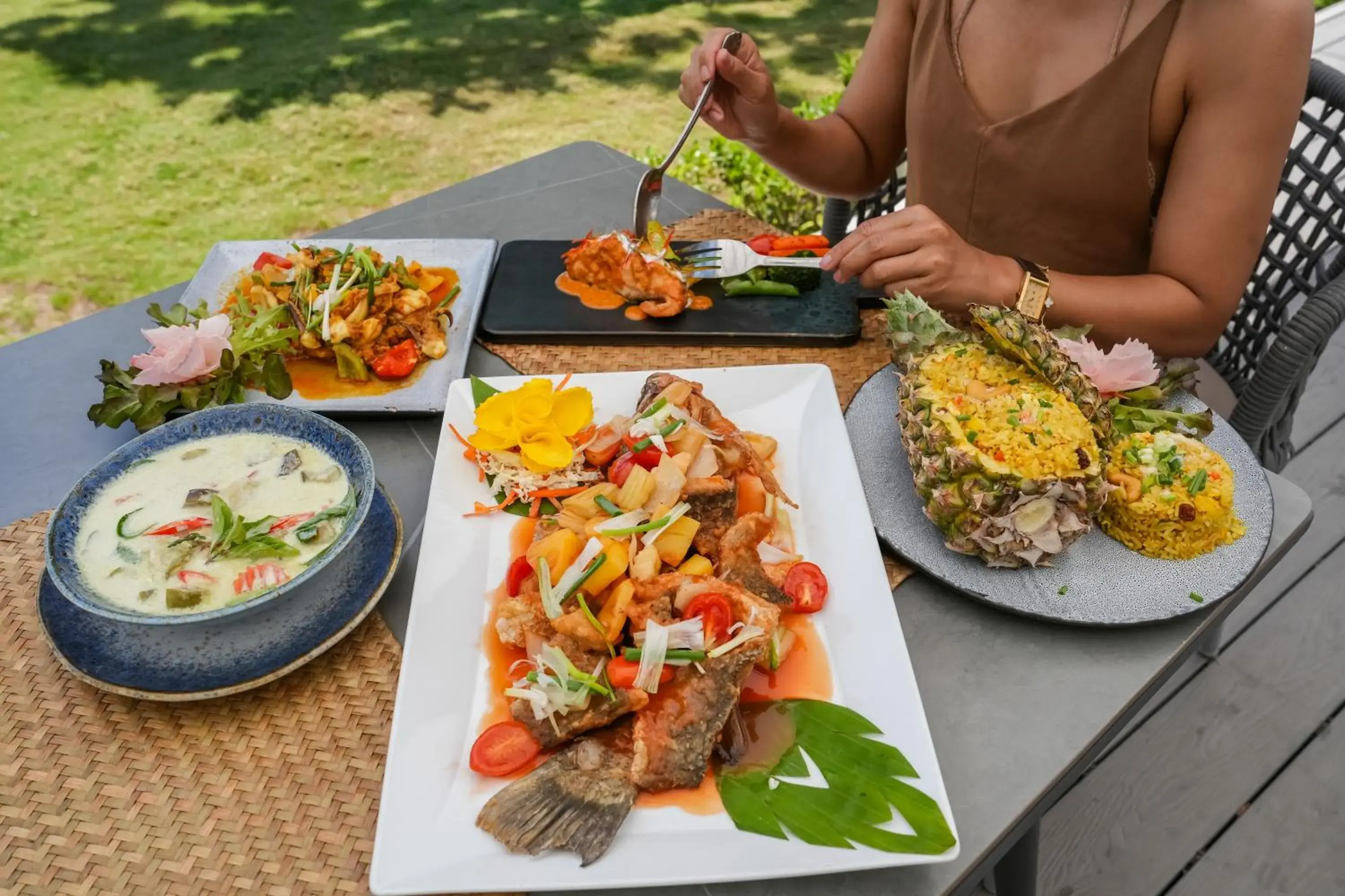 Restaurant/places to eat in Royal Yao Yai Island Beach Resort Restaurant/places to eat in Royal Yao Yai Island Beach Resort