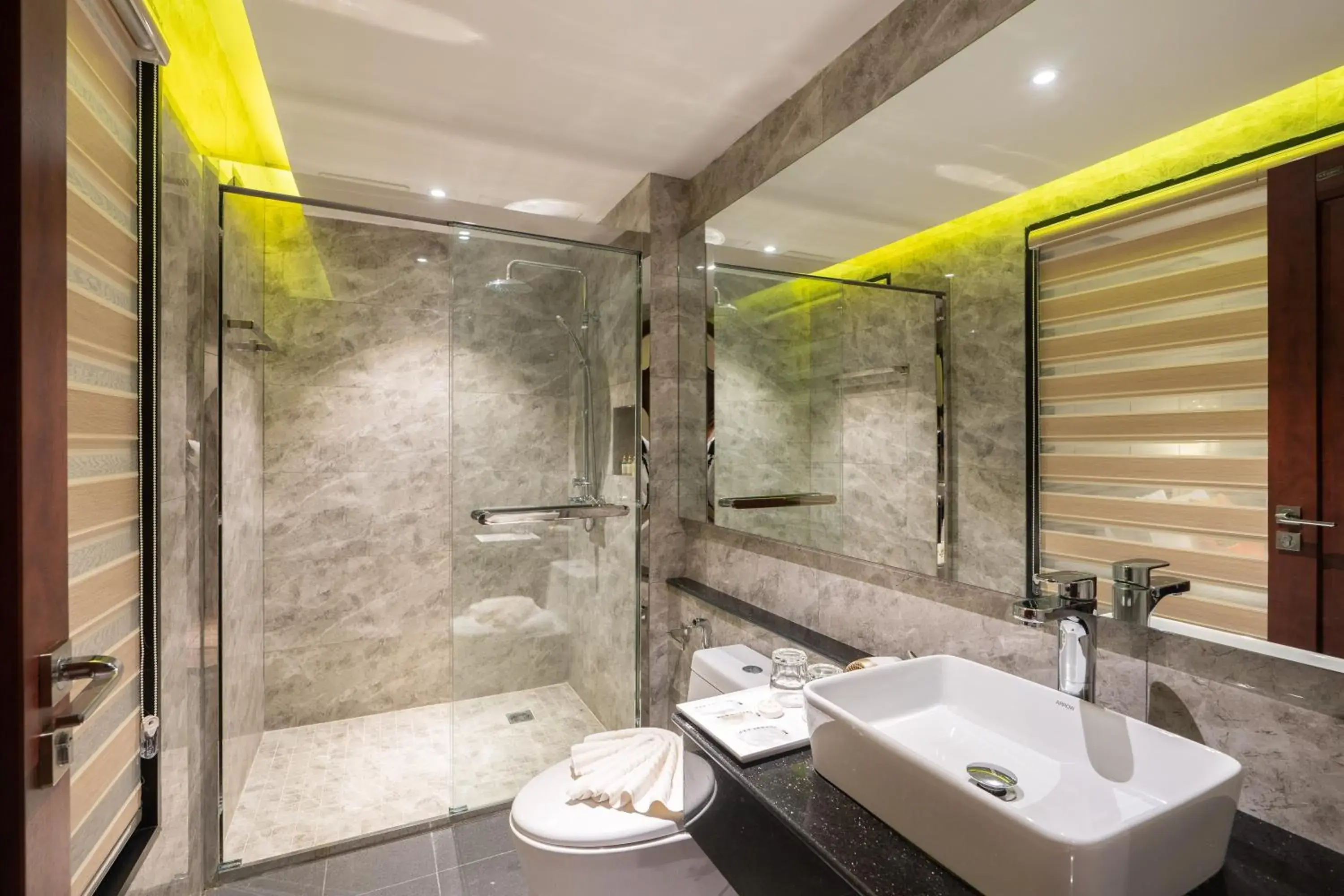 Bathroom in Royal Yao Yai Island Beach Resort Bathroom in Royal Yao Yai Island Beach Resort