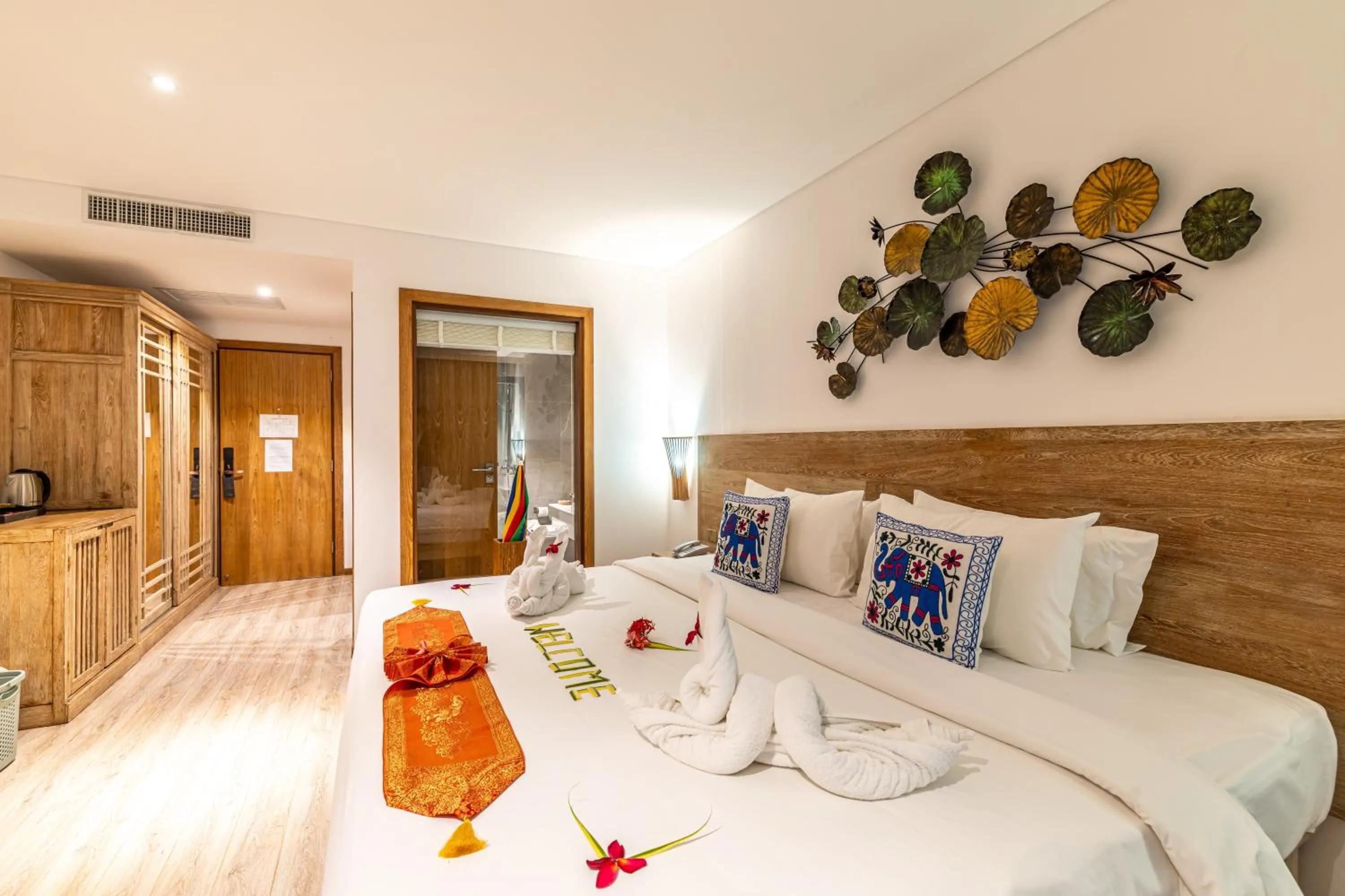 Bed in Royal Yao Yai Island Beach Resort