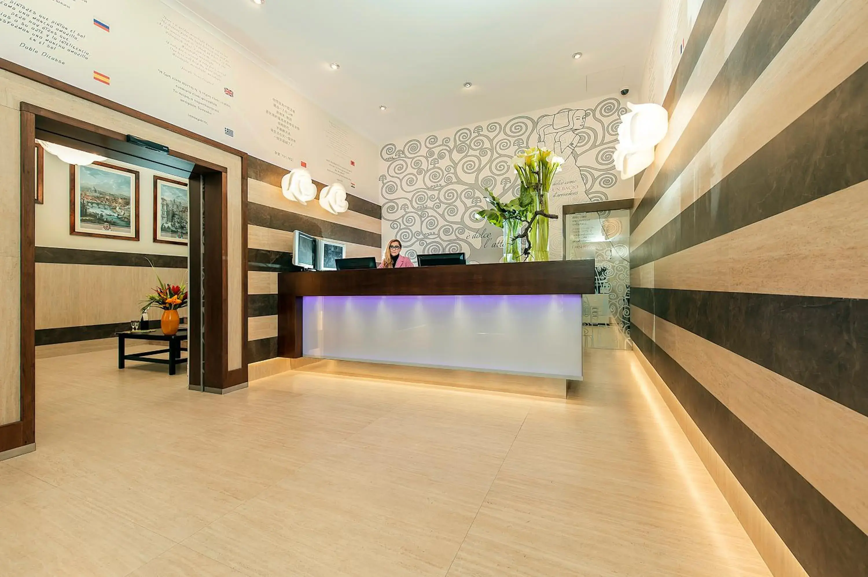 Facade/entrance in Hotel Des Artistes Roma Facade/entrance in Hotel Des Artistes Roma