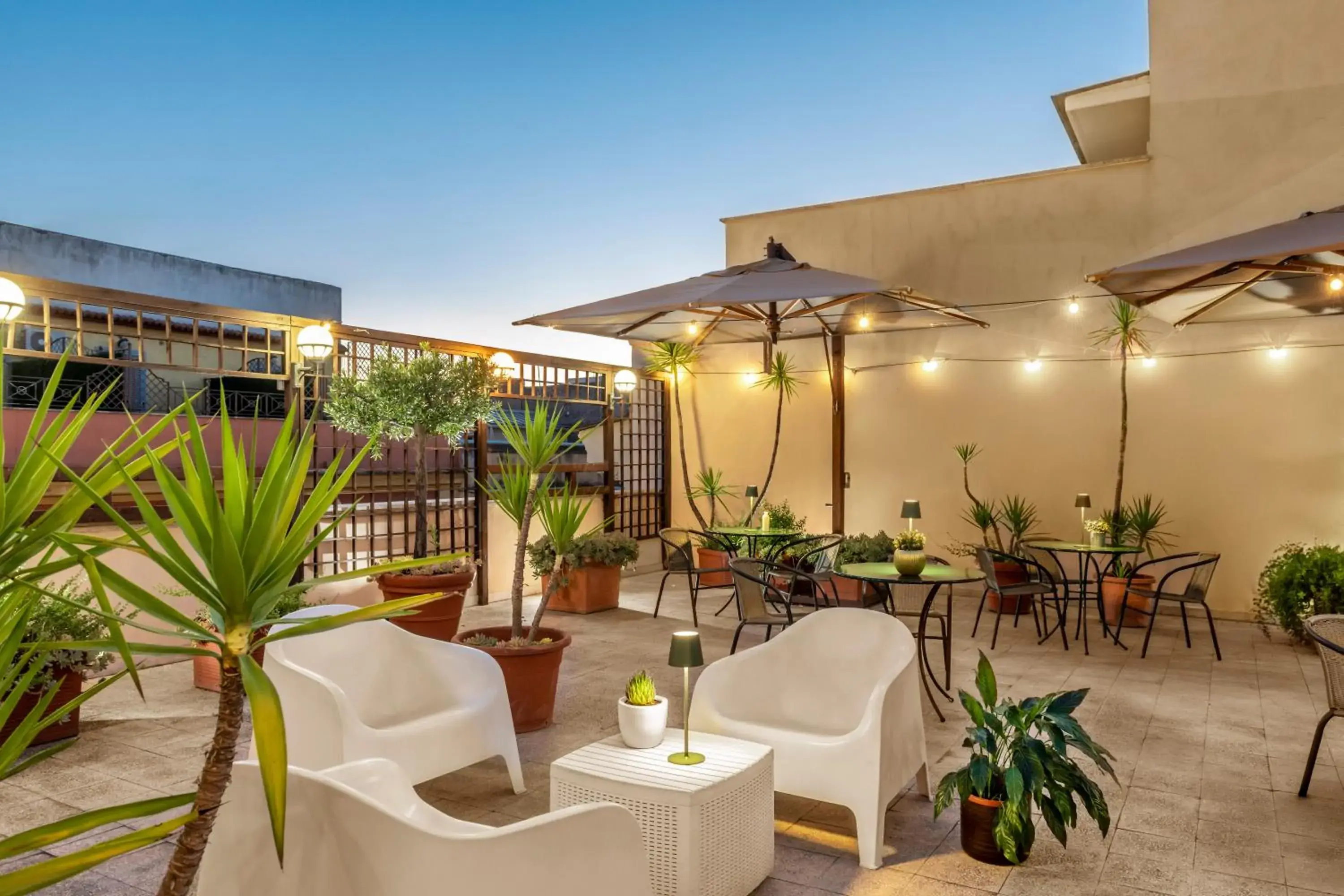 Property building in Hotel Des Artistes Roma Property building in Hotel Des Artistes Roma