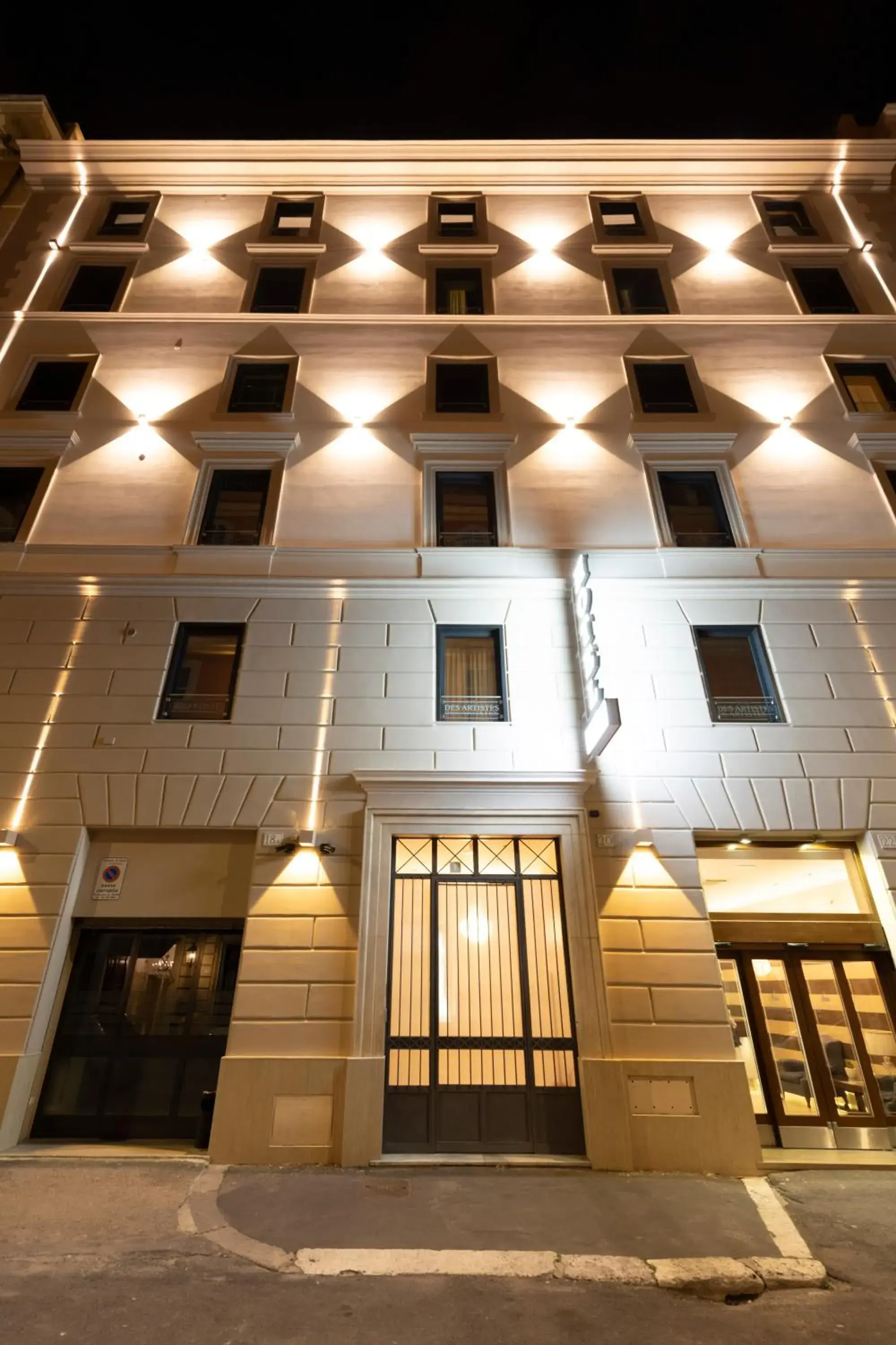 Property building in Hotel Des Artistes Roma Property building in Hotel Des Artistes Roma