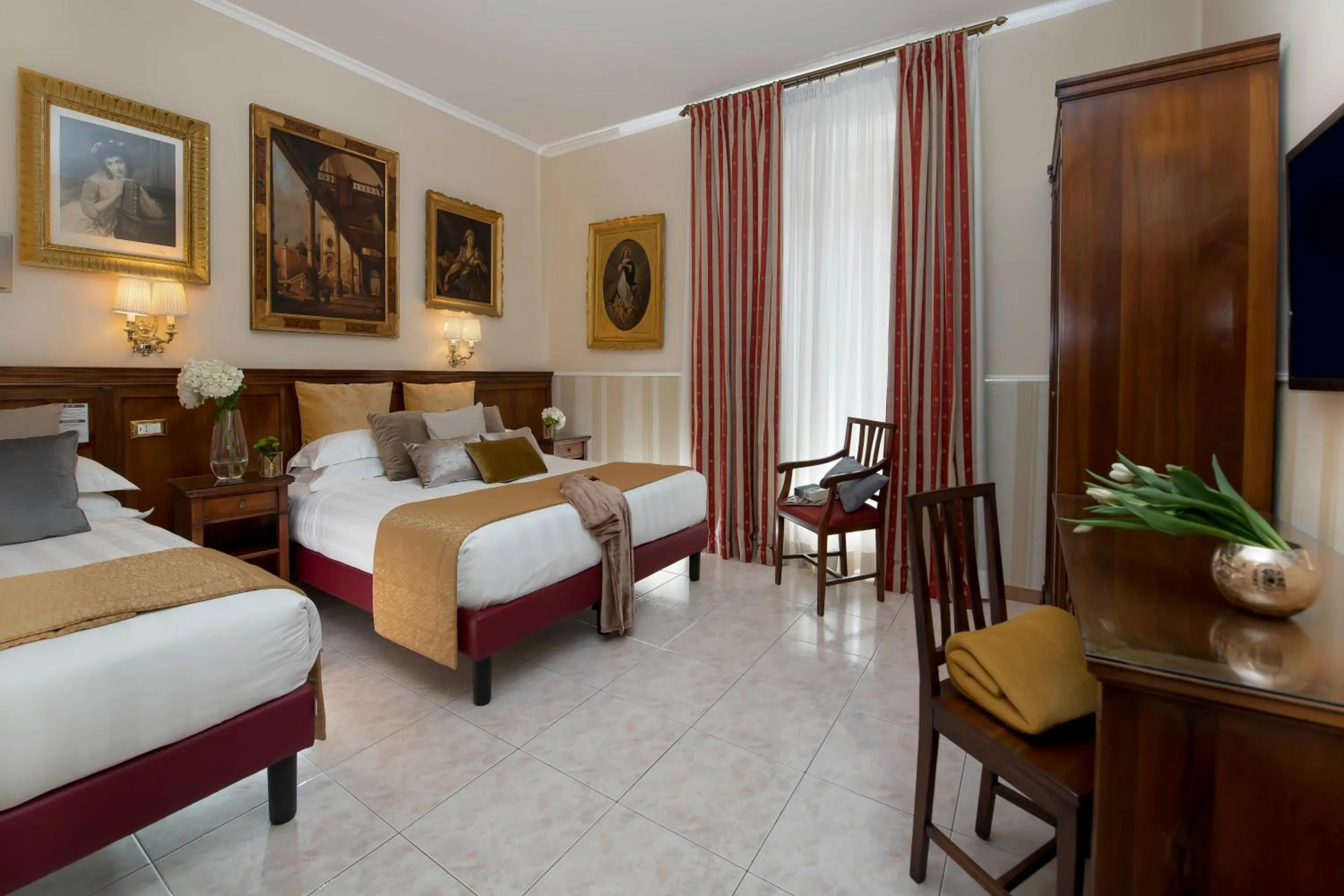 Decorative detail, Bed in Hotel Des Artistes Roma